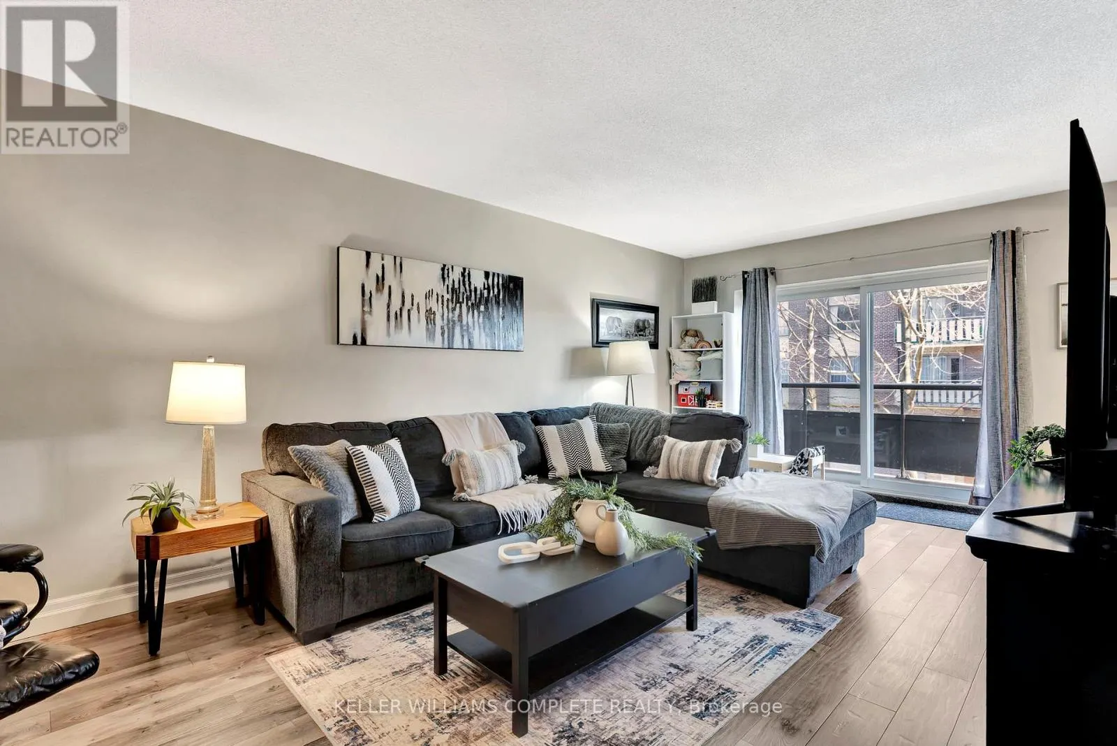 307 - 11 WOODMAN DRIVE S