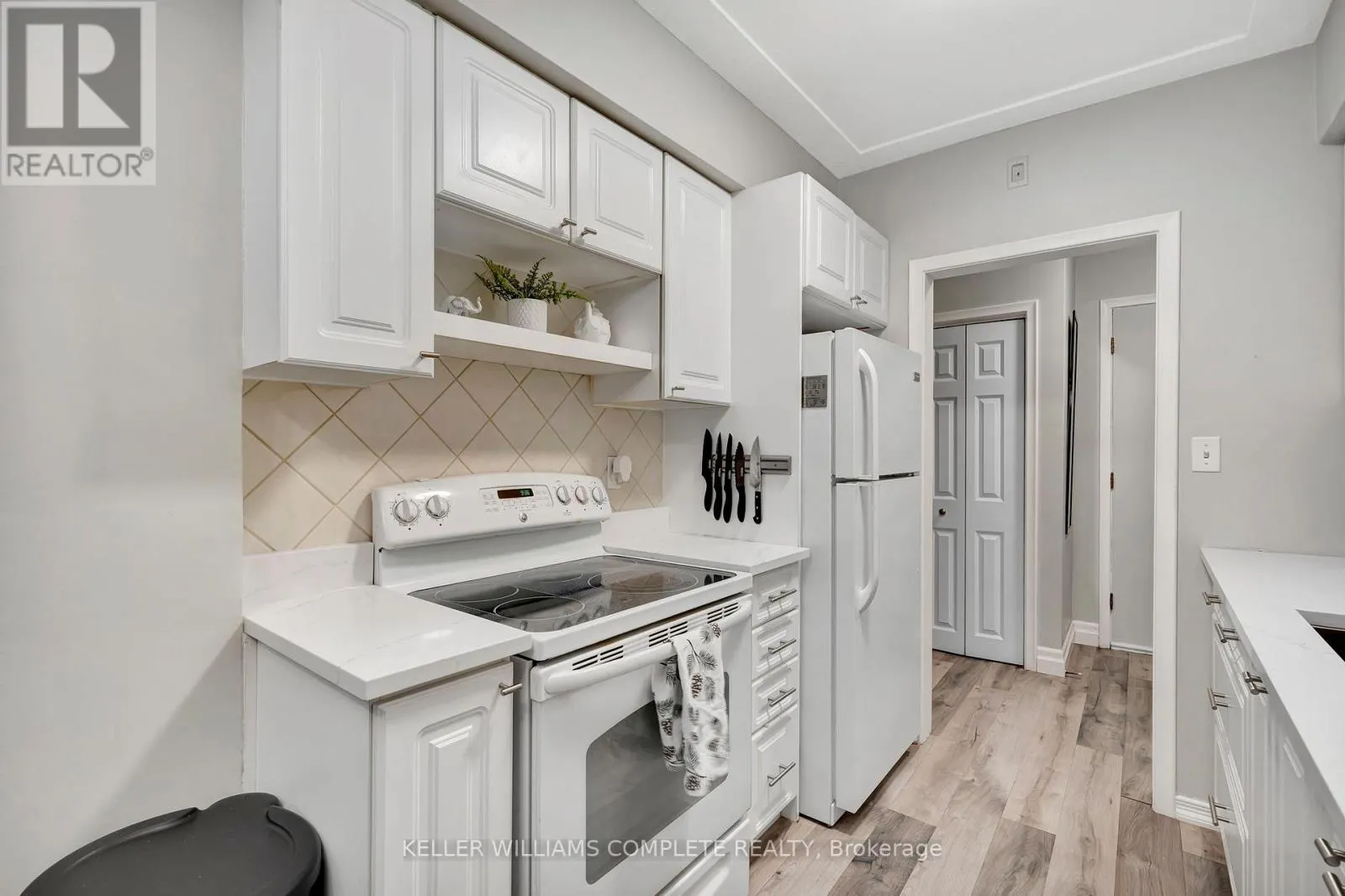 307 - 11 WOODMAN DRIVE S