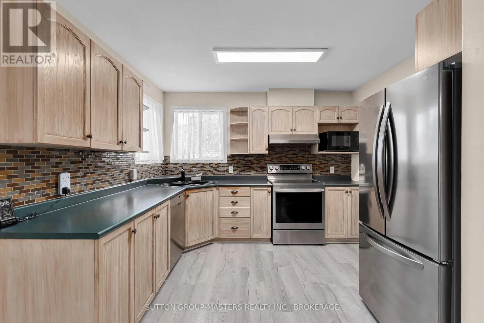 1396 THORNWOOD CRESCENT