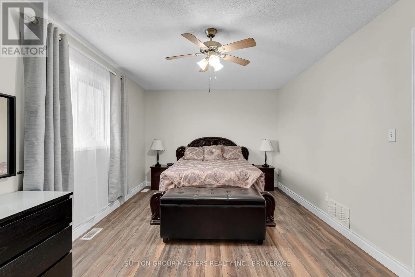 1396 THORNWOOD CRESCENT
