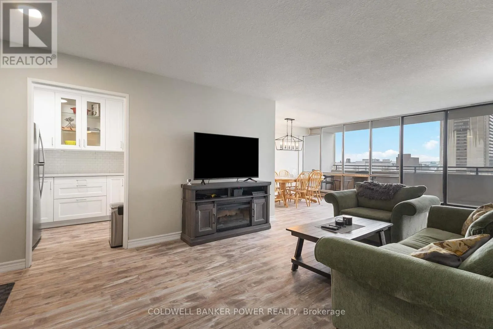 604 - 389 DUNDAS STREET, #604