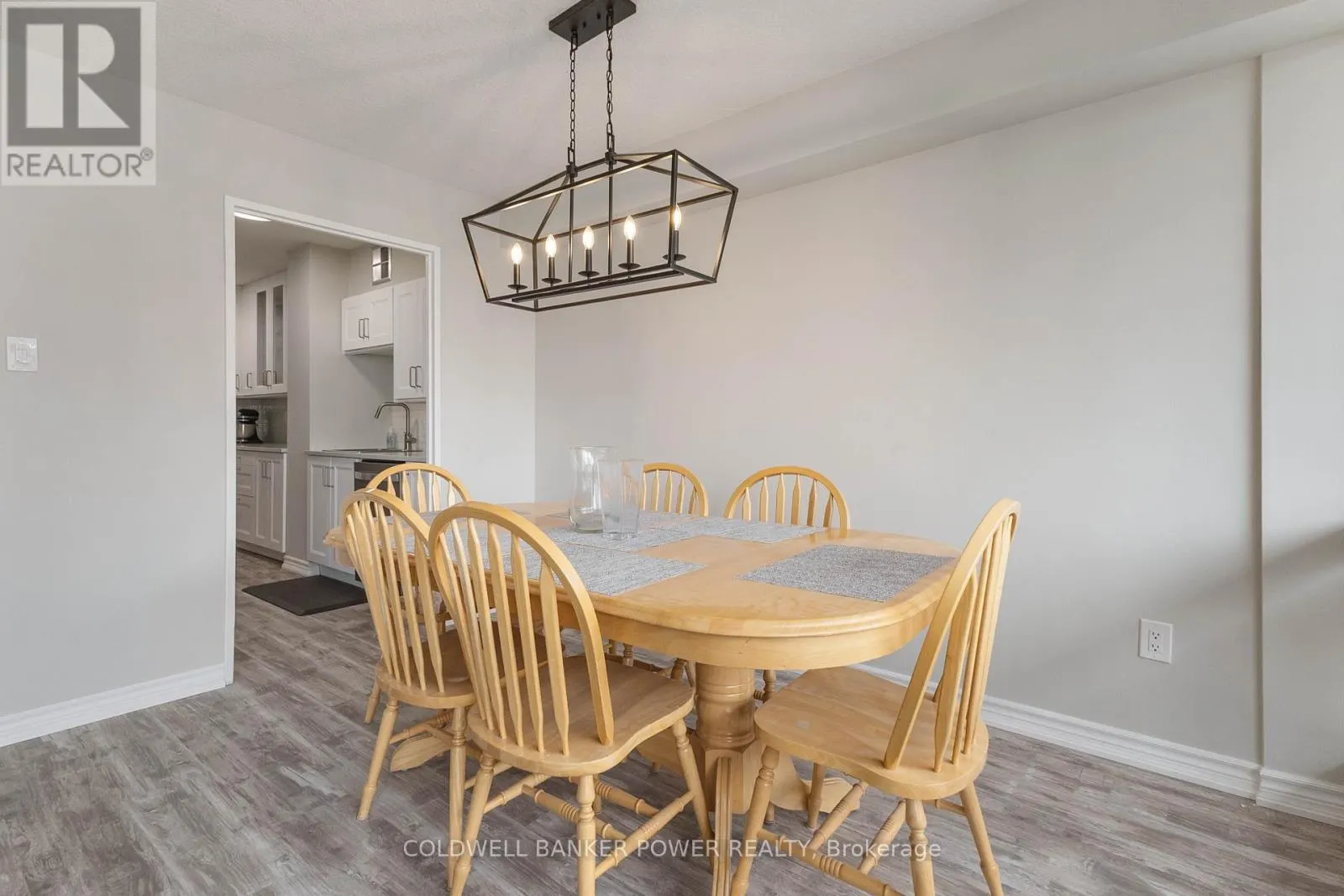 604 - 389 DUNDAS STREET, #604