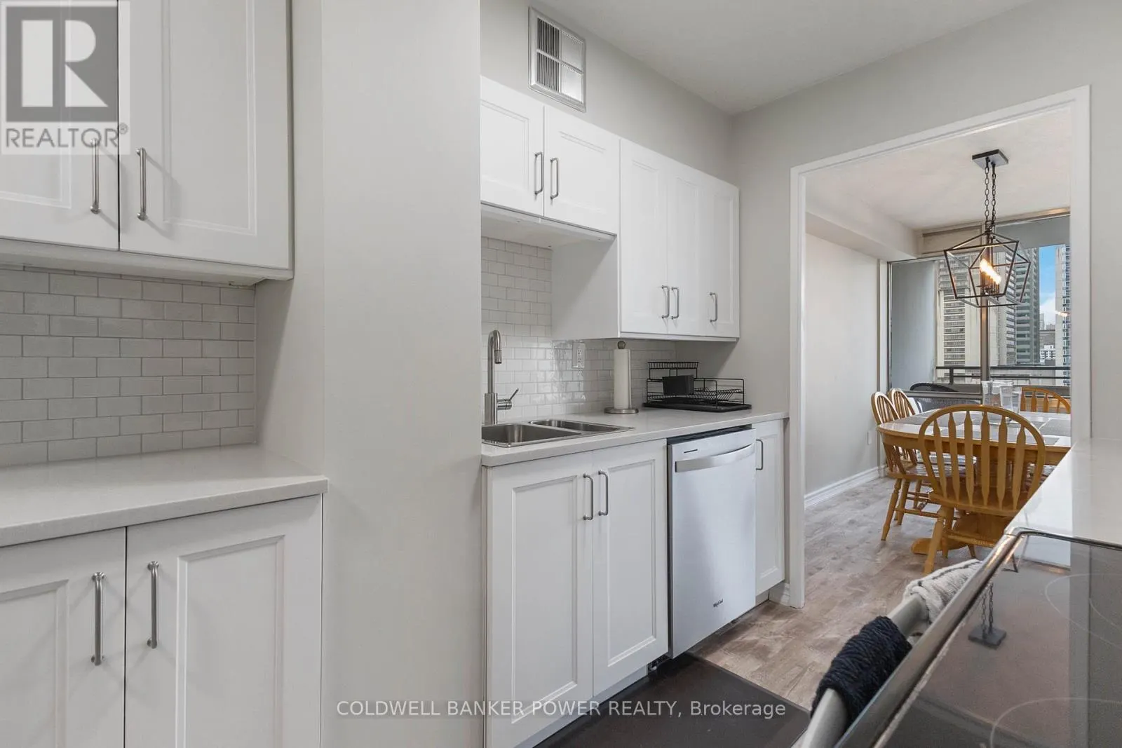 604 - 389 DUNDAS STREET, #604
