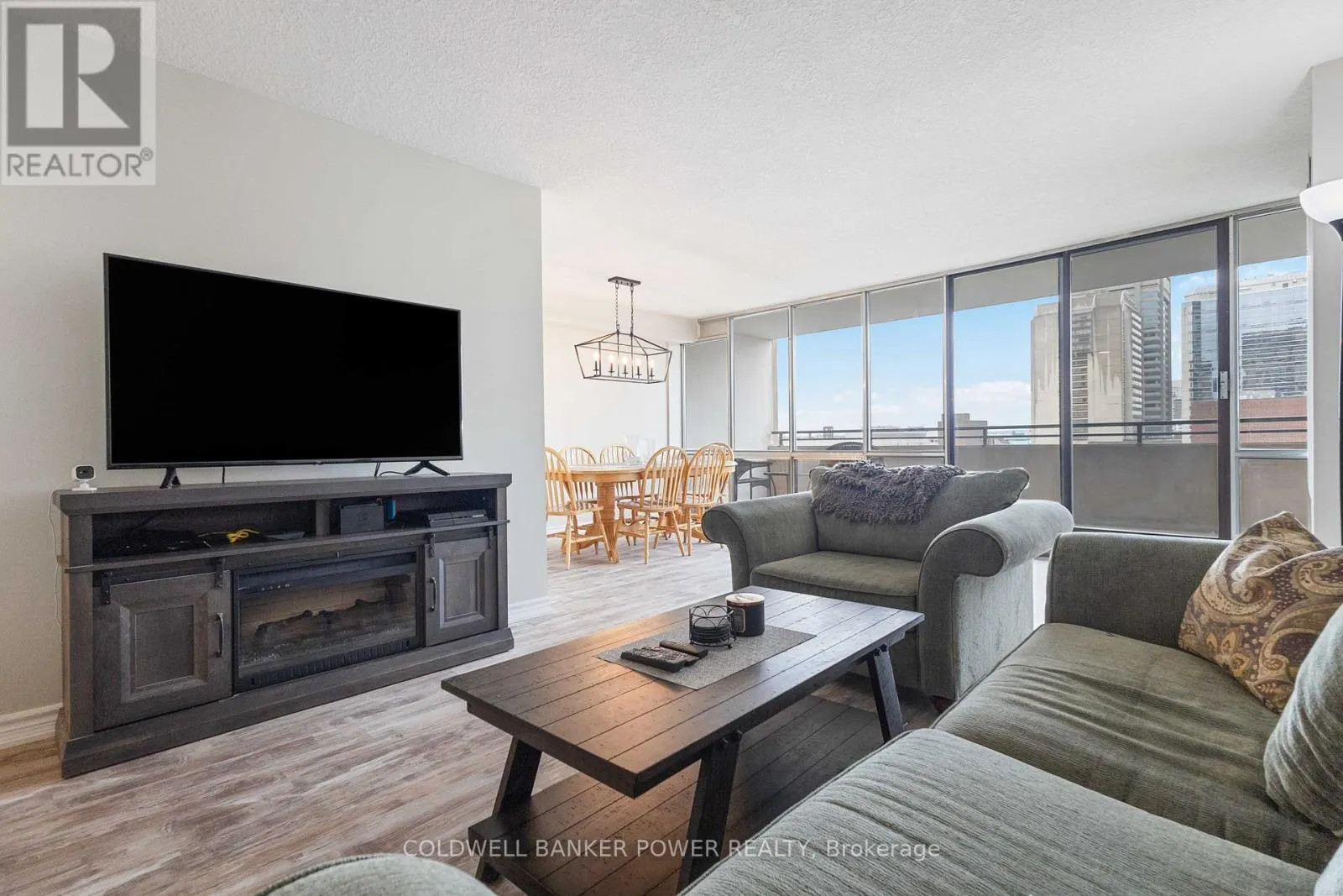 604 - 389 DUNDAS STREET, #604