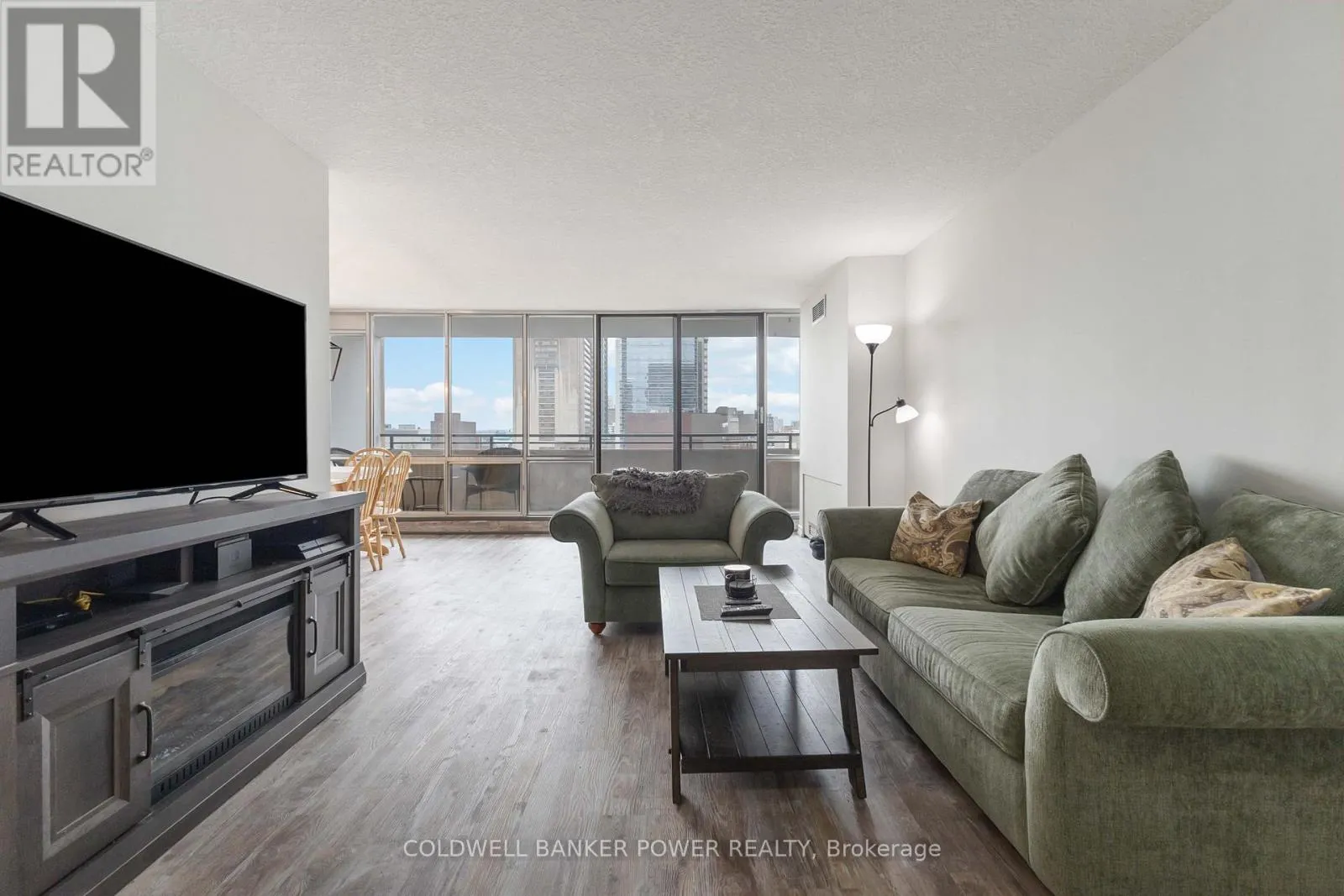 604 - 389 DUNDAS STREET, #604