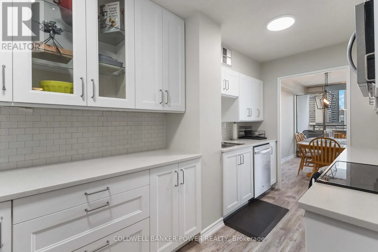 604 - 389 DUNDAS STREET, #604