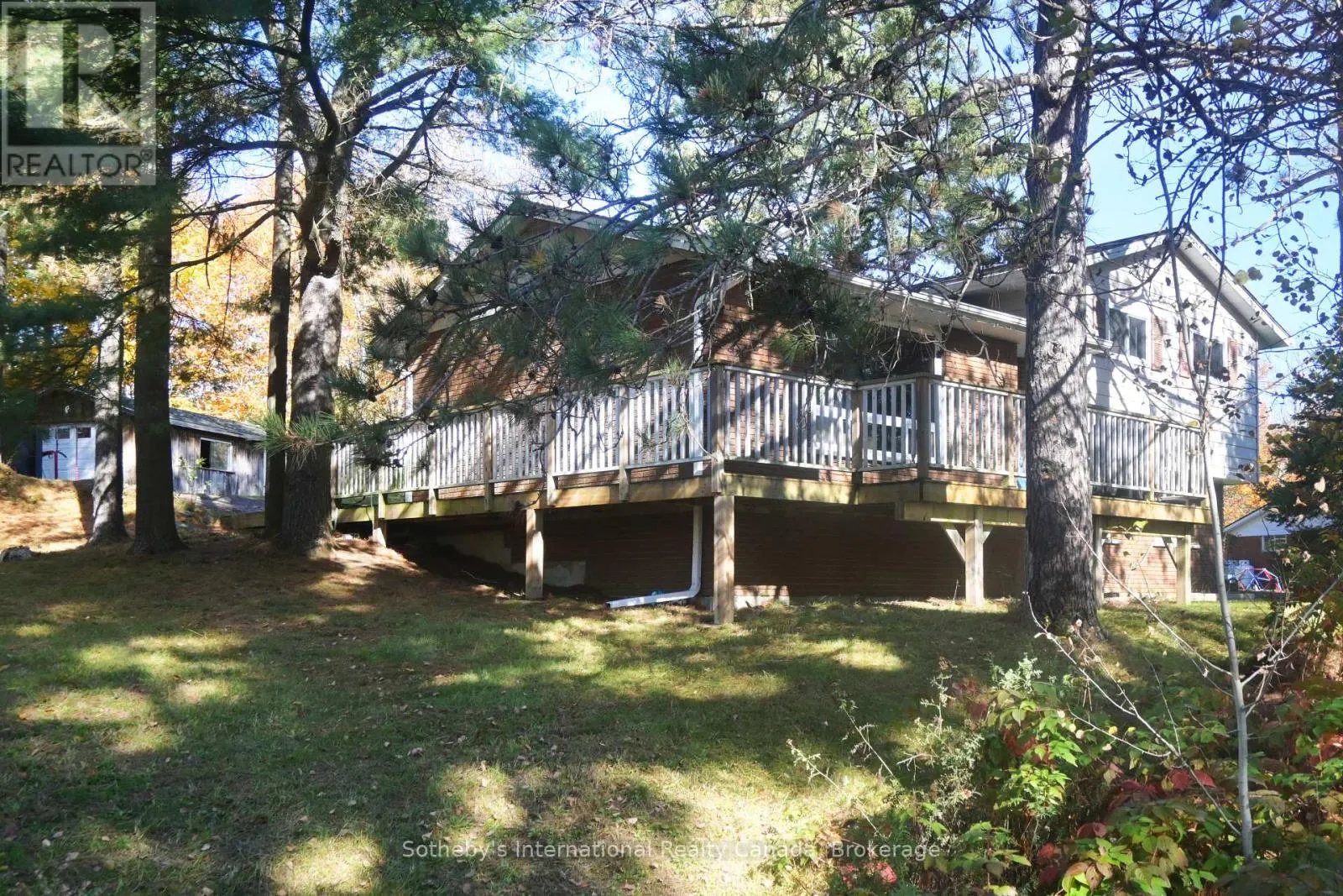 6 PLEASANTVIEW DRIVE