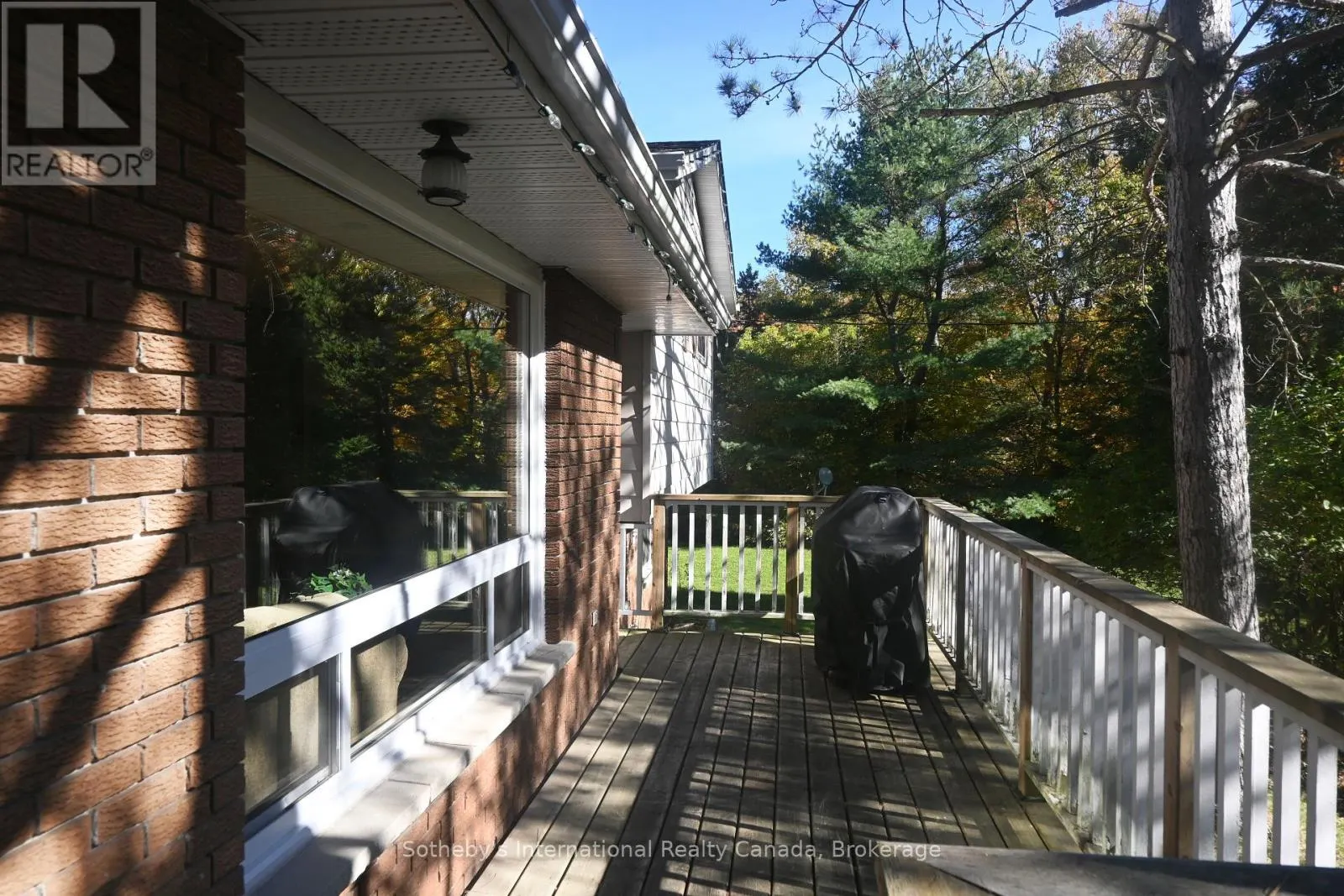 6 PLEASANTVIEW DRIVE