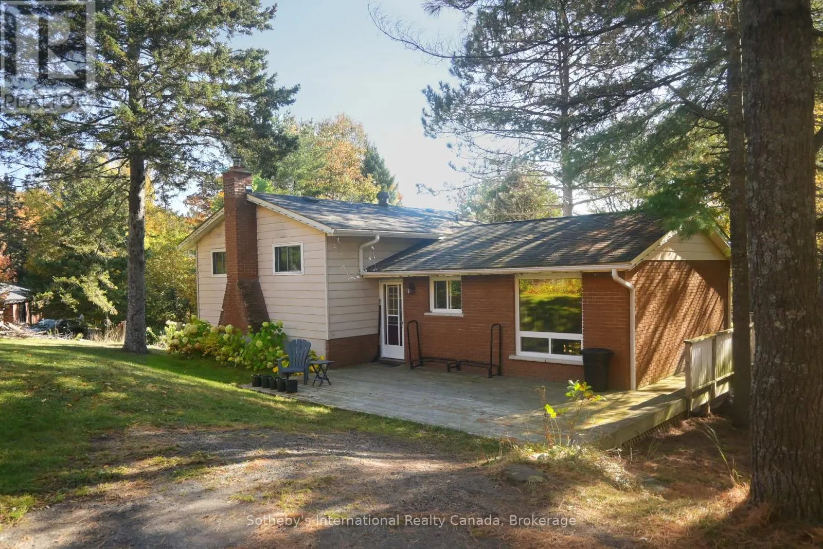 6 PLEASANTVIEW DRIVE