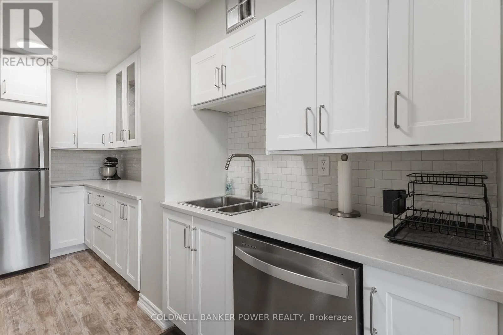 604 - 389 DUNDAS STREET, #604