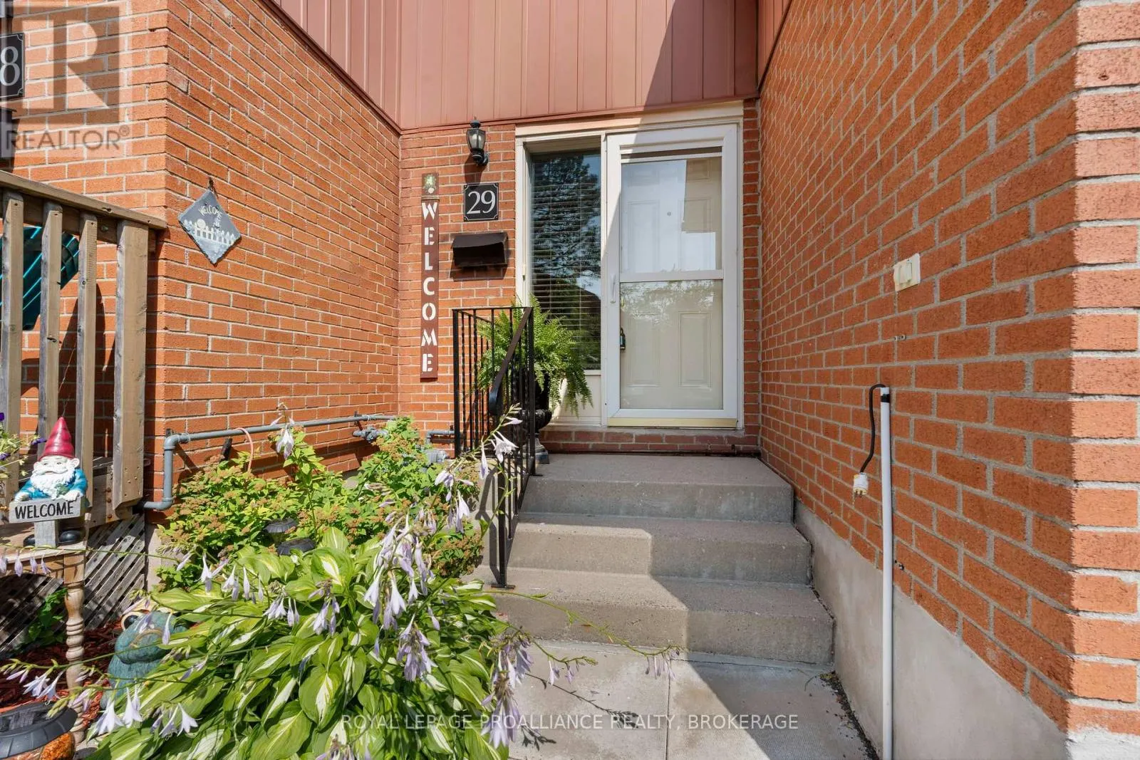 29 - 19 MACPHERSON AVENUE, #29