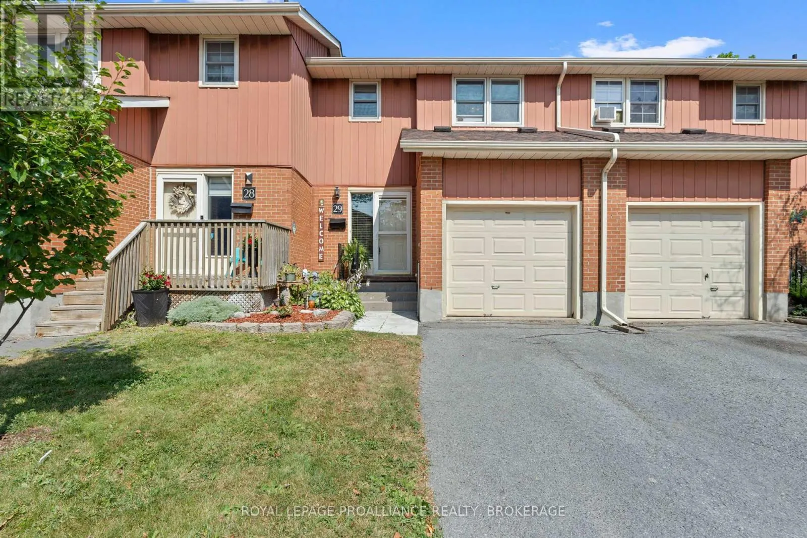 29 - 19 MACPHERSON AVENUE, #29