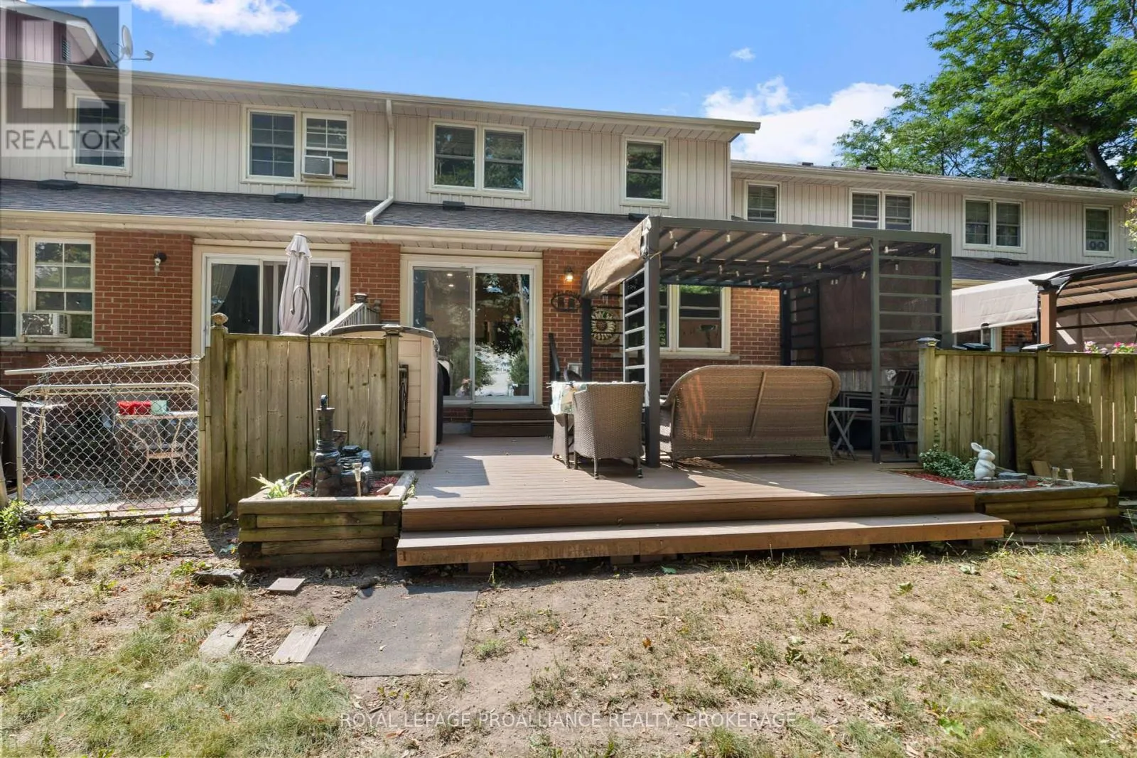 29 - 19 MACPHERSON AVENUE, #29