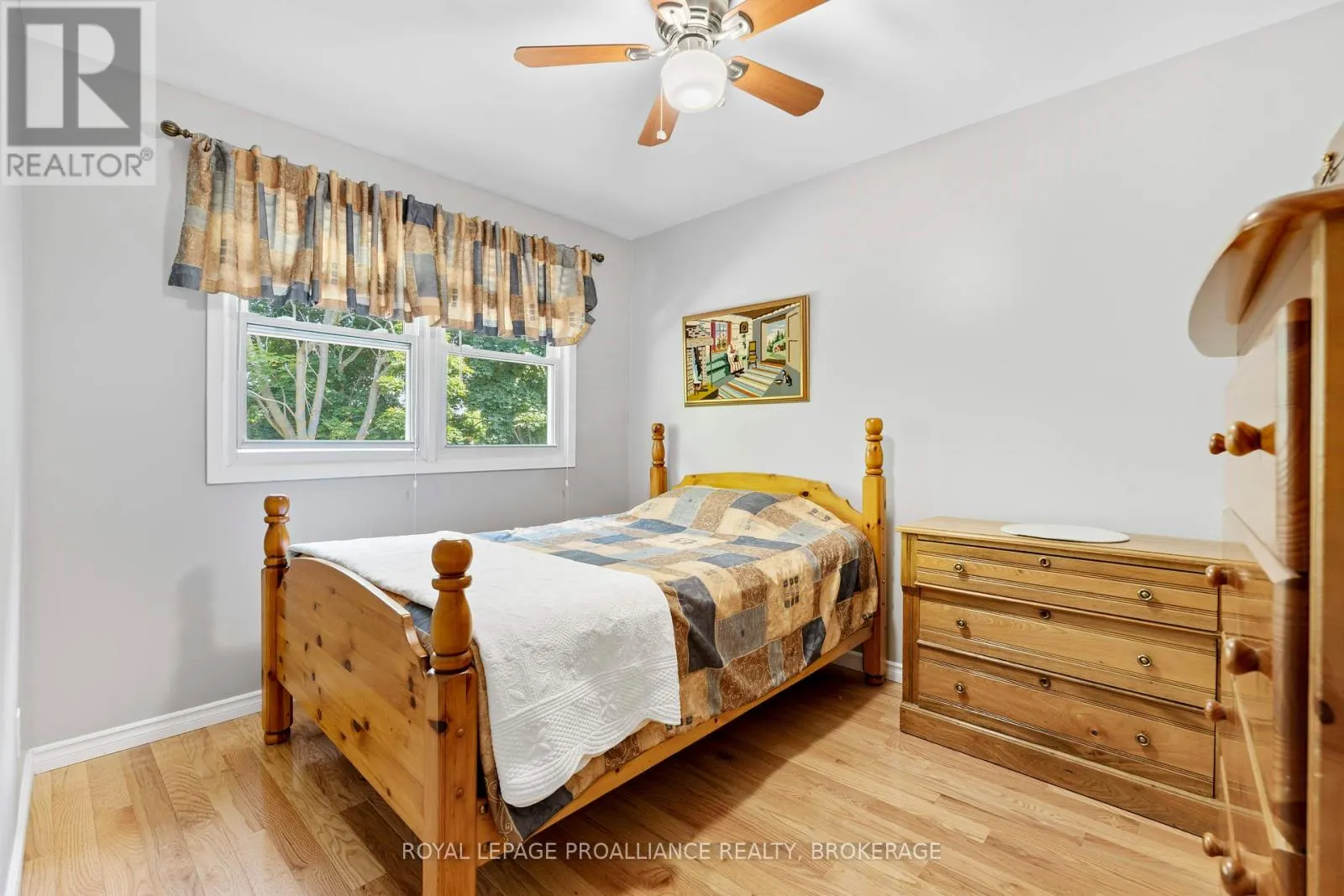 29 - 19 MACPHERSON AVENUE, #29