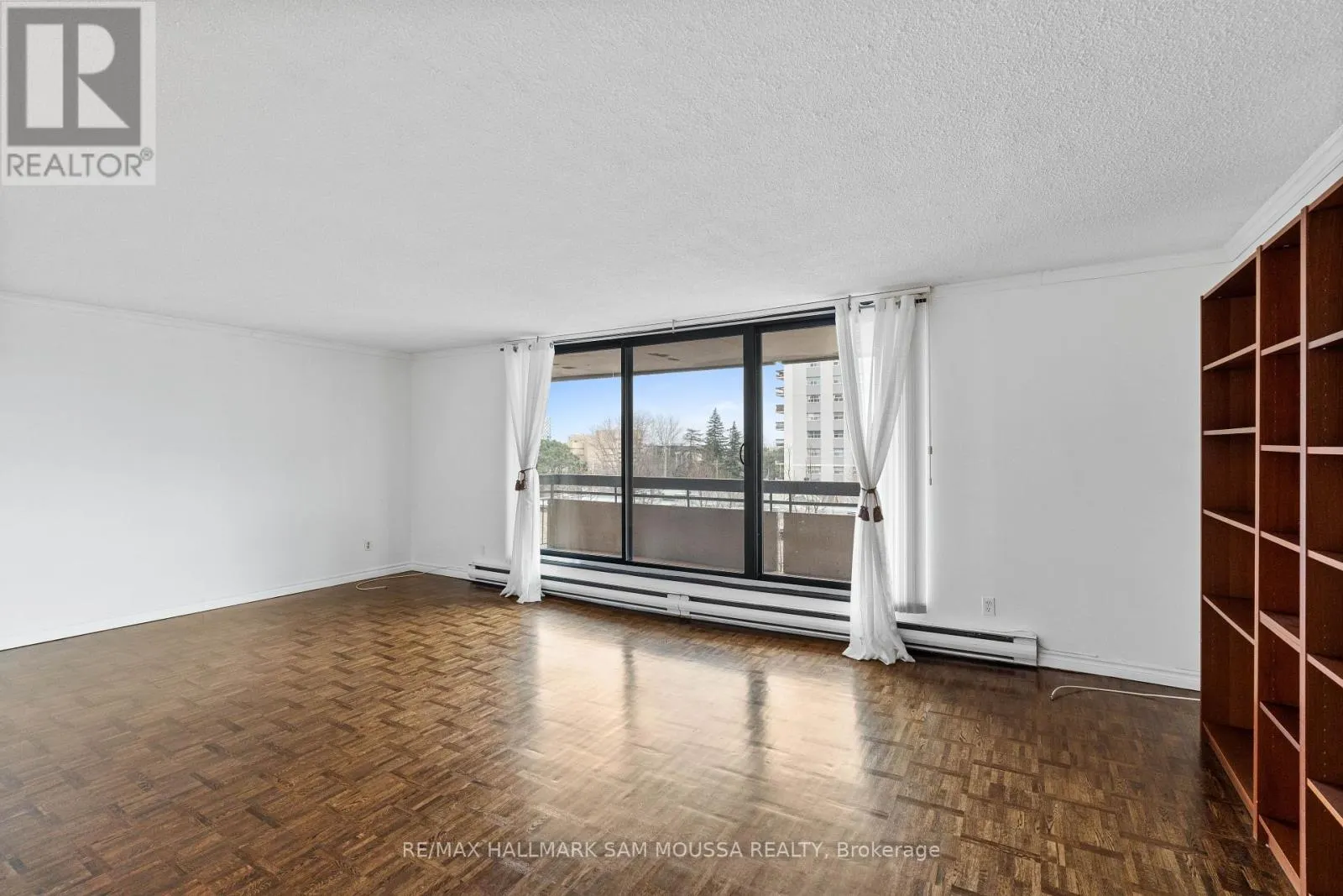 502 - 20 DRIVEWAY DRIVE S