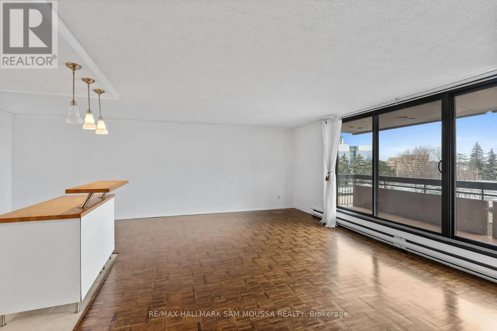 502 - 20 DRIVEWAY DRIVE S