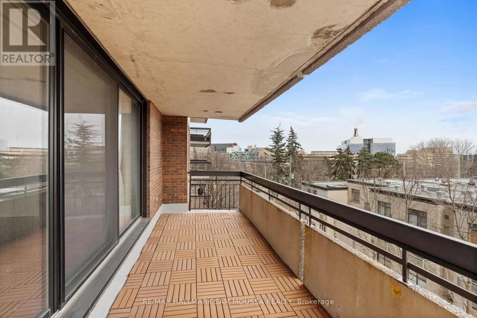 502 - 20 DRIVEWAY DRIVE S
