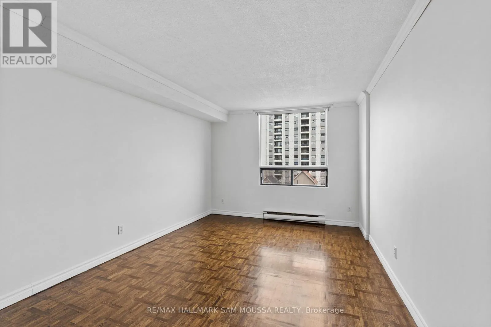 502 - 20 DRIVEWAY DRIVE S