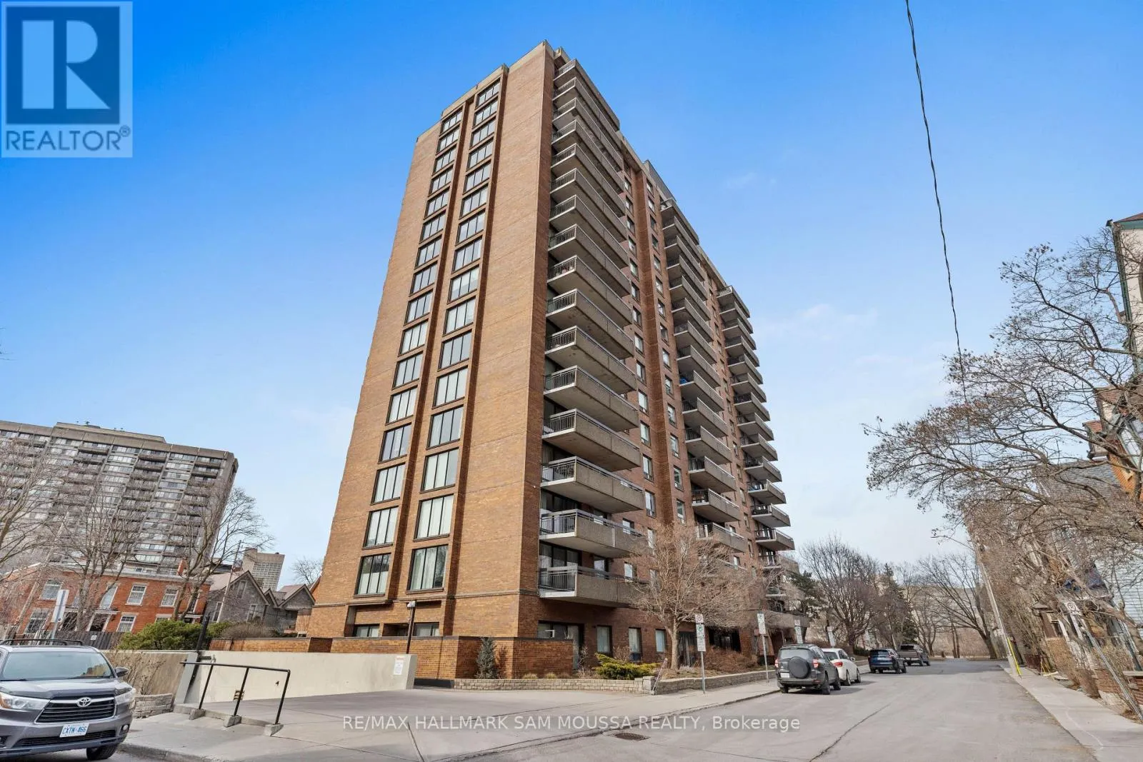 502 - 20 DRIVEWAY DRIVE S
