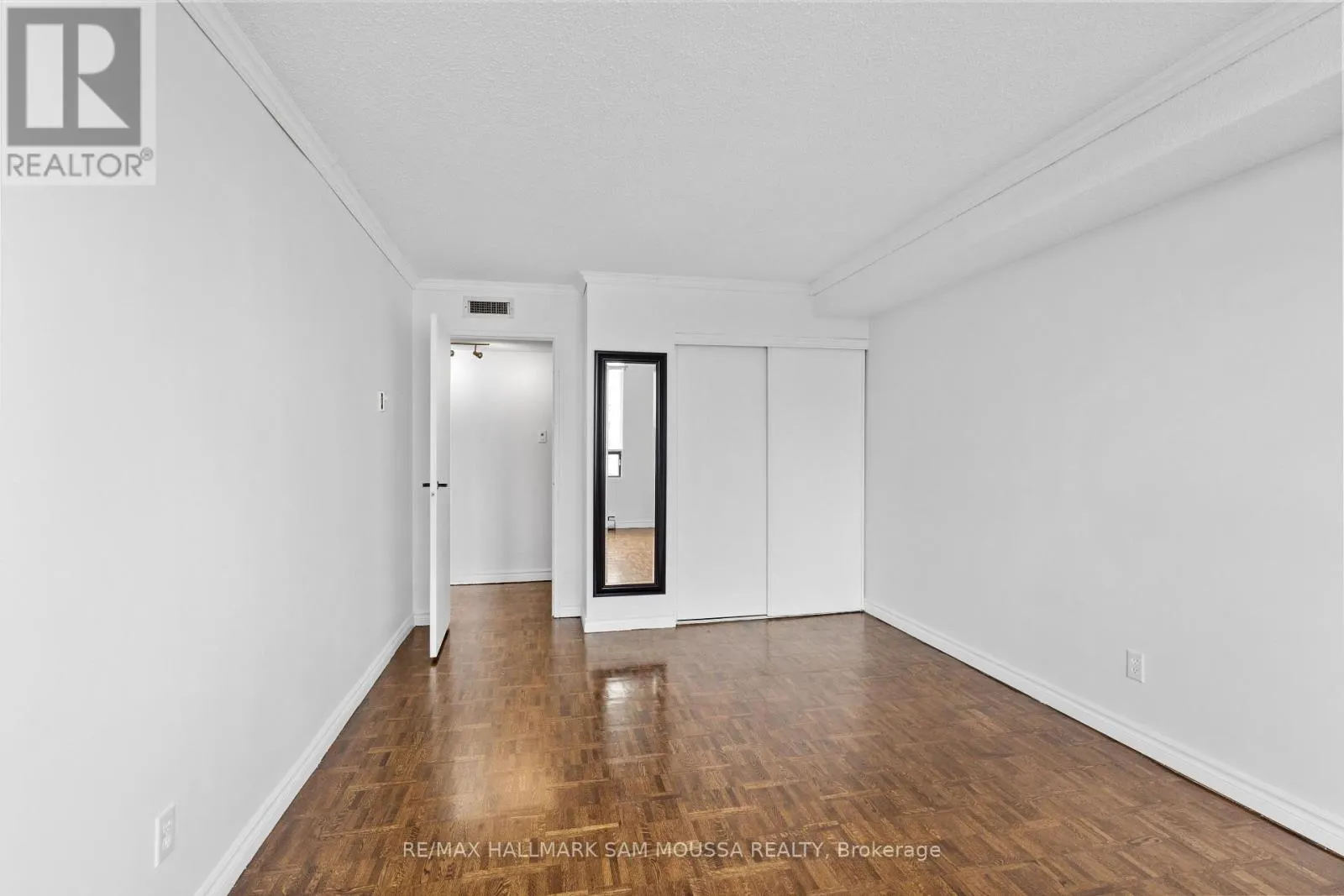 502 - 20 DRIVEWAY DRIVE S