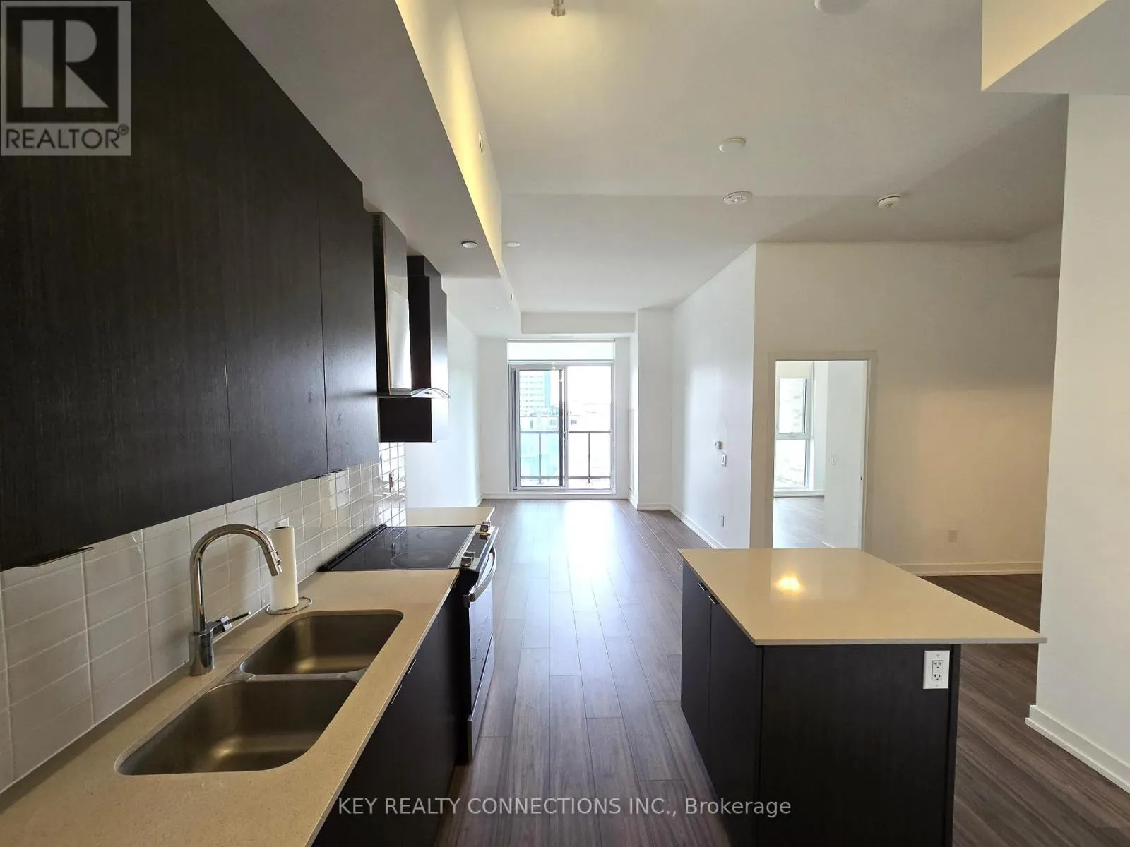 415 - 55 DUKE STREET W