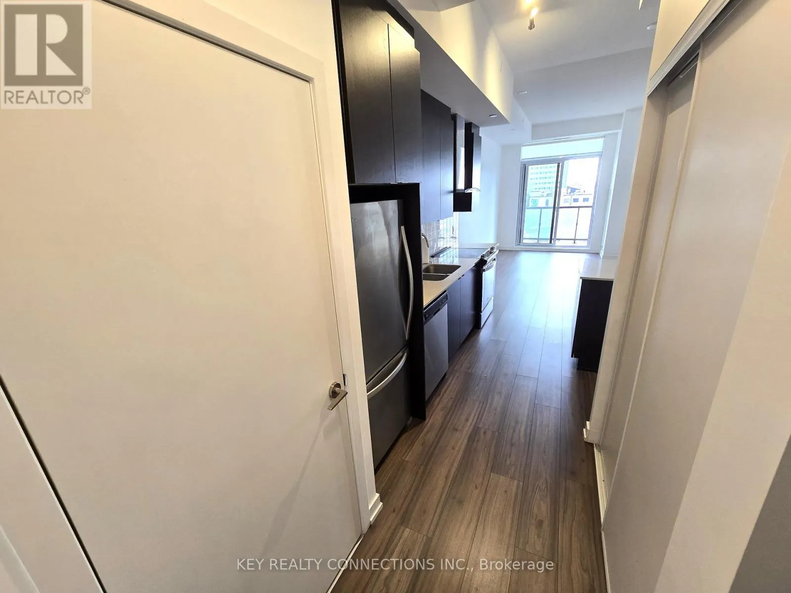 415 - 55 DUKE STREET W