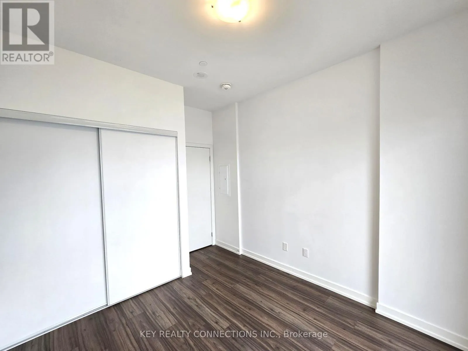 415 - 55 DUKE STREET W