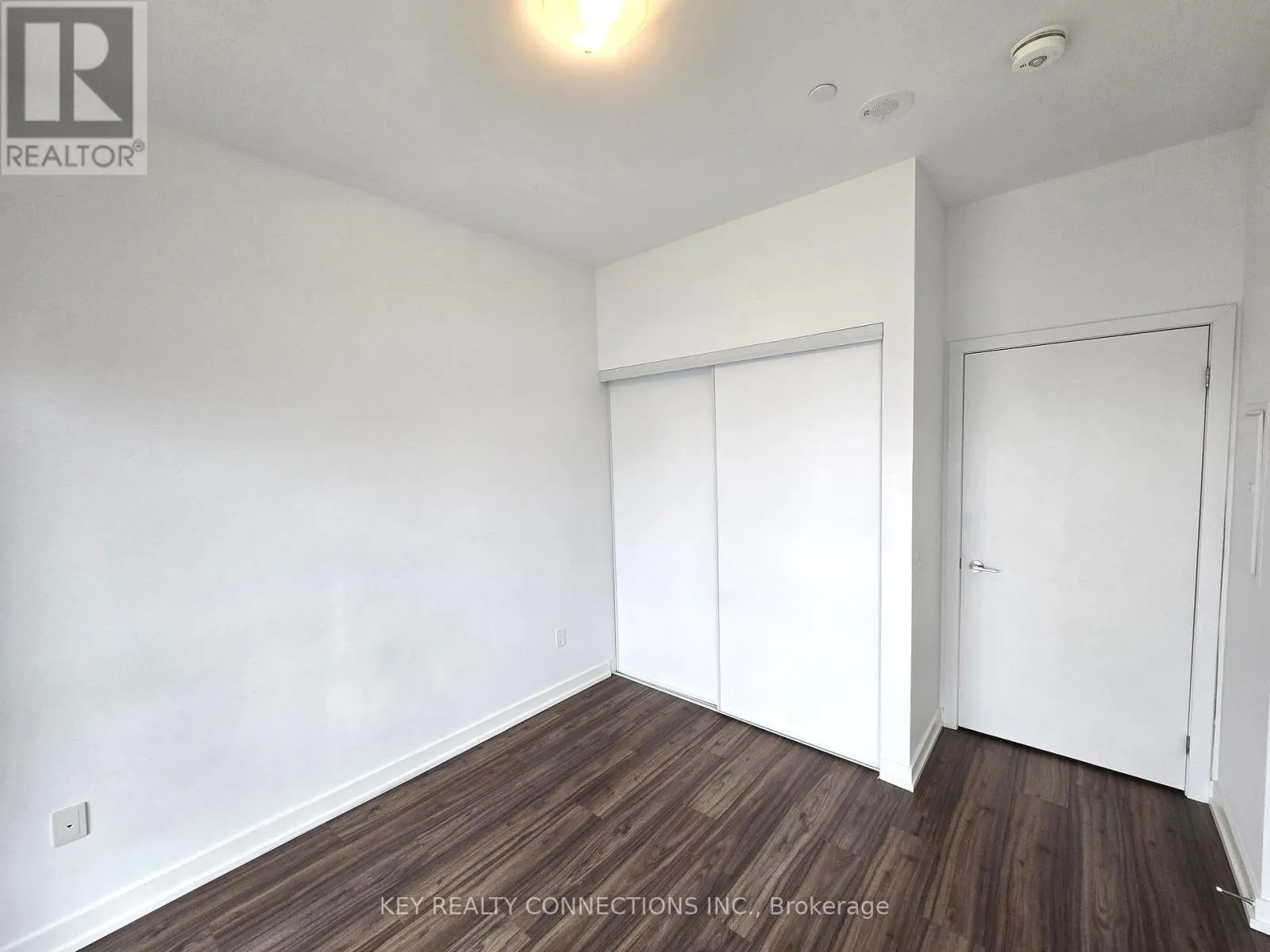 415 - 55 DUKE STREET W