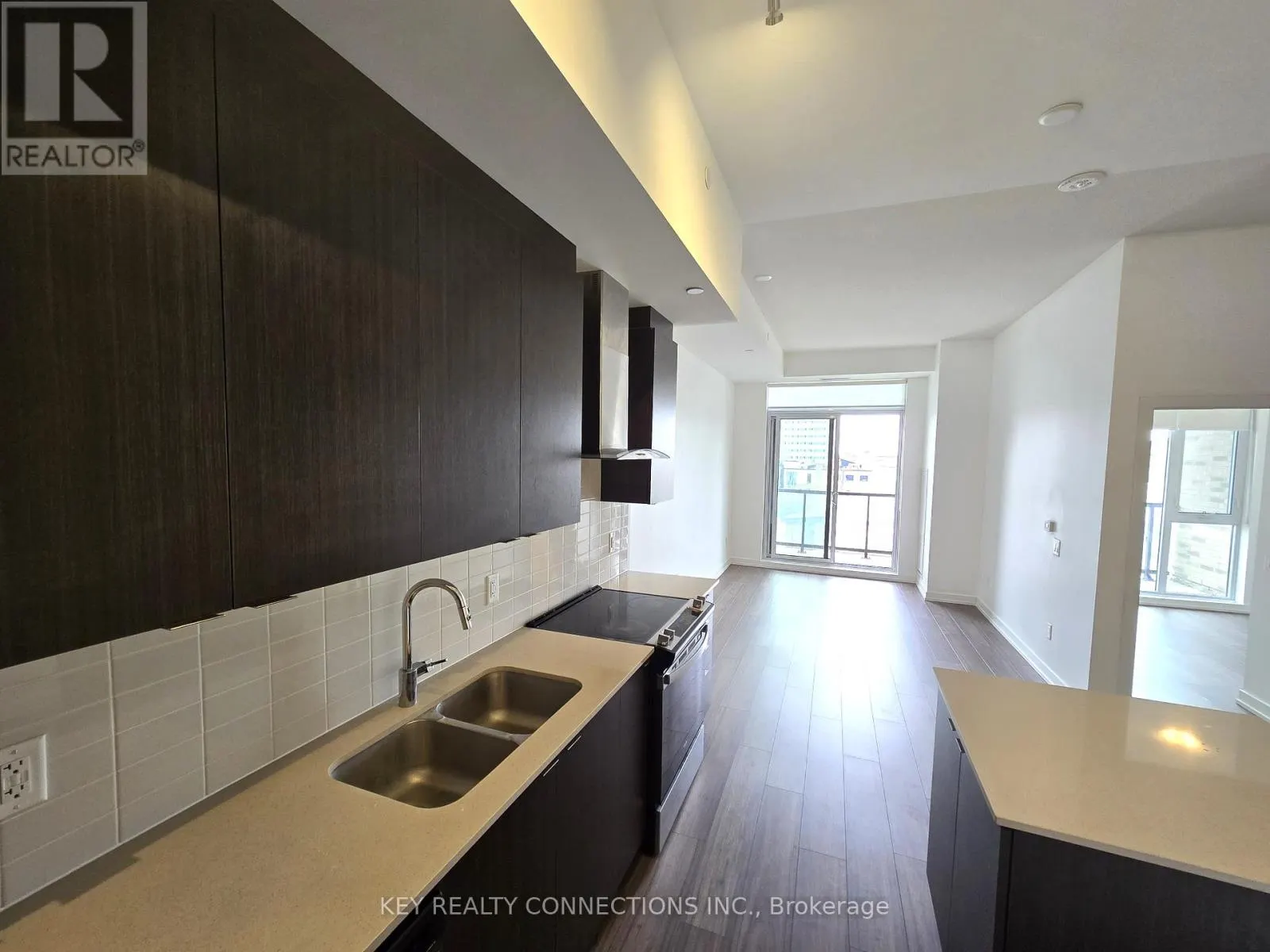 415 - 55 DUKE STREET W