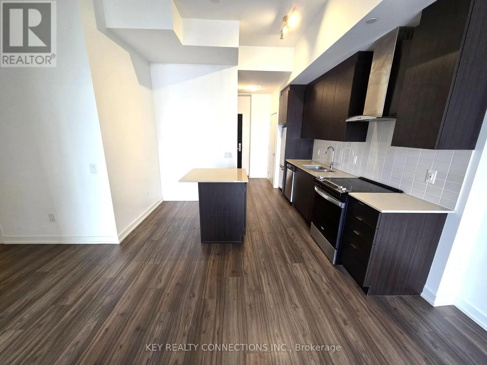 415 - 55 DUKE STREET W