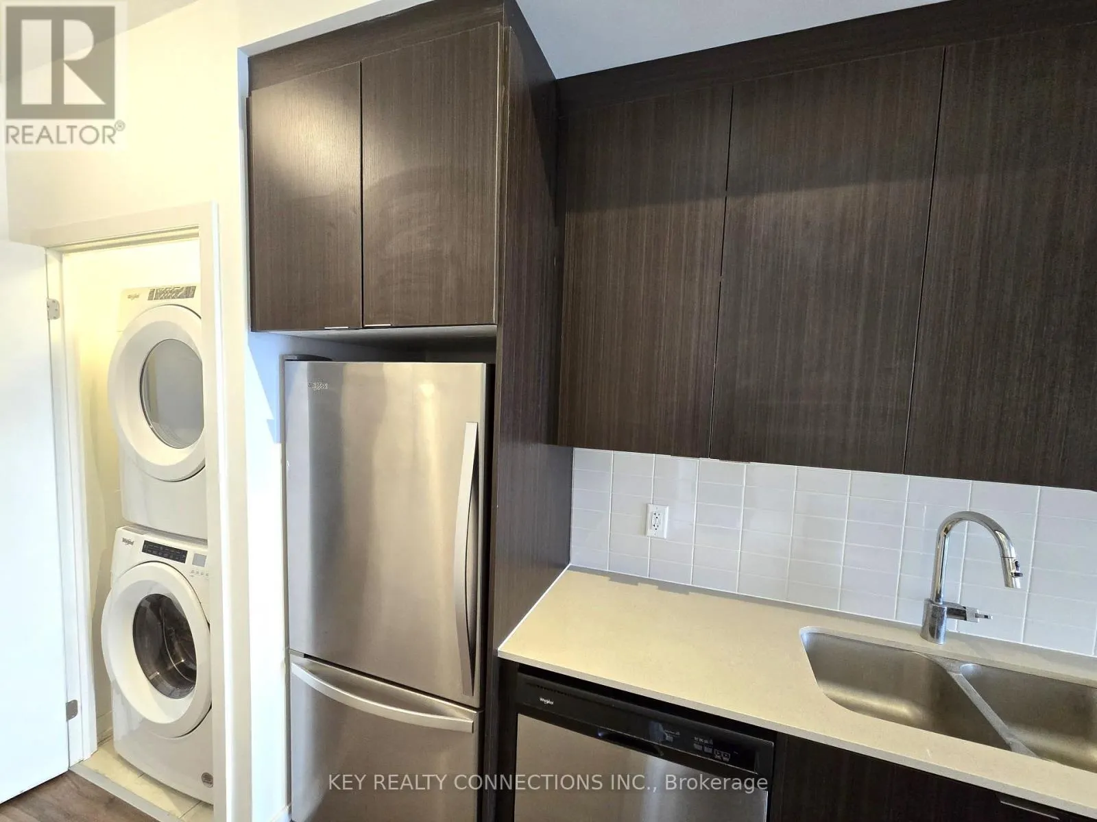 415 - 55 DUKE STREET W