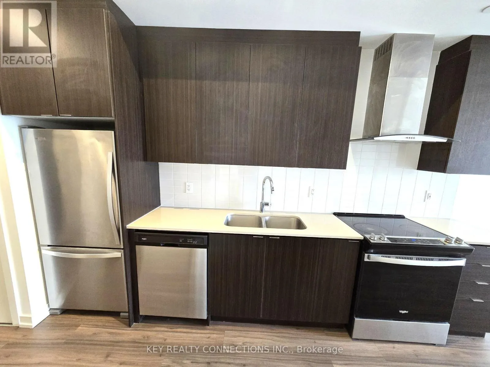 415 - 55 DUKE STREET W