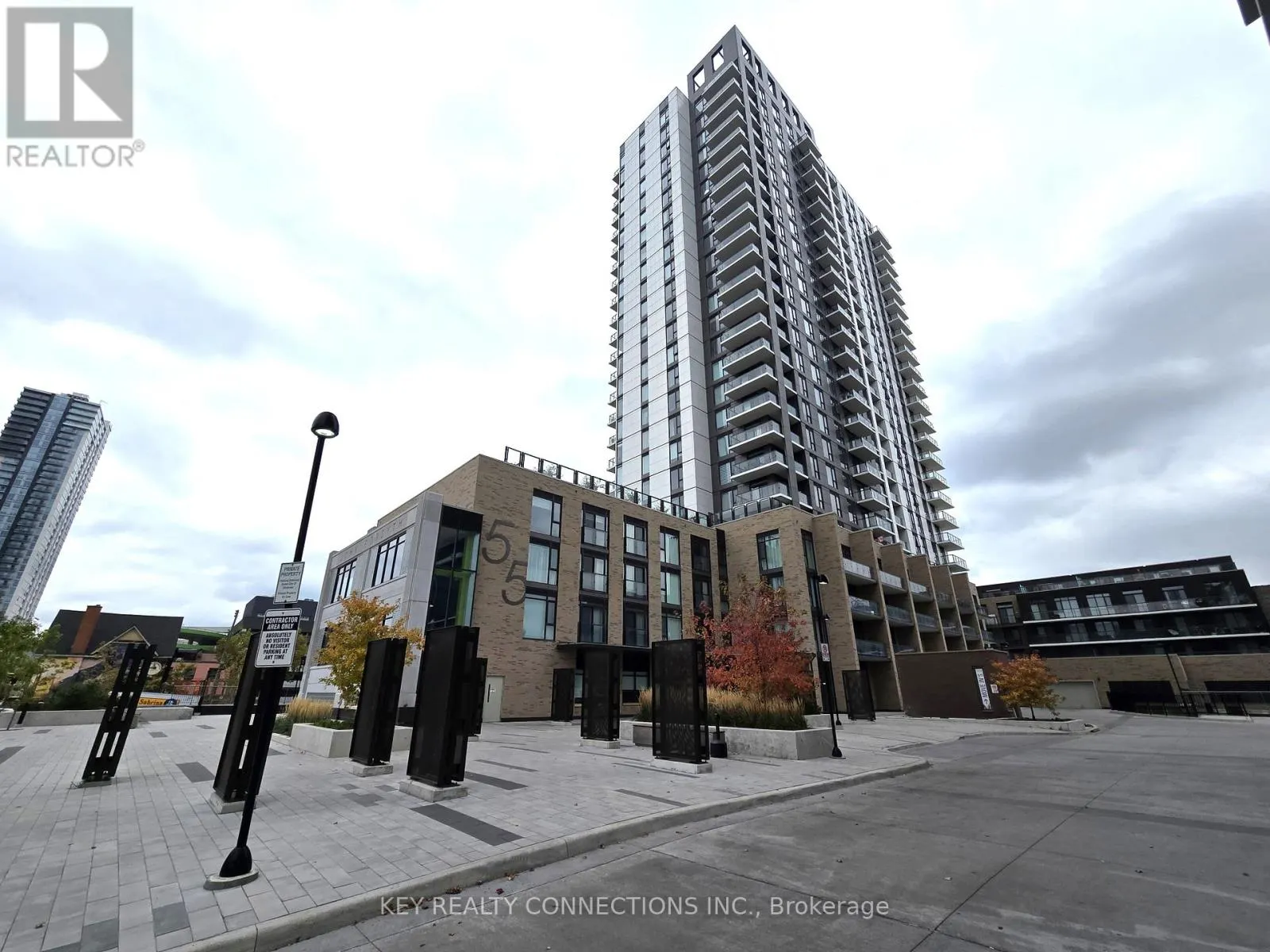 415 - 55 DUKE STREET W