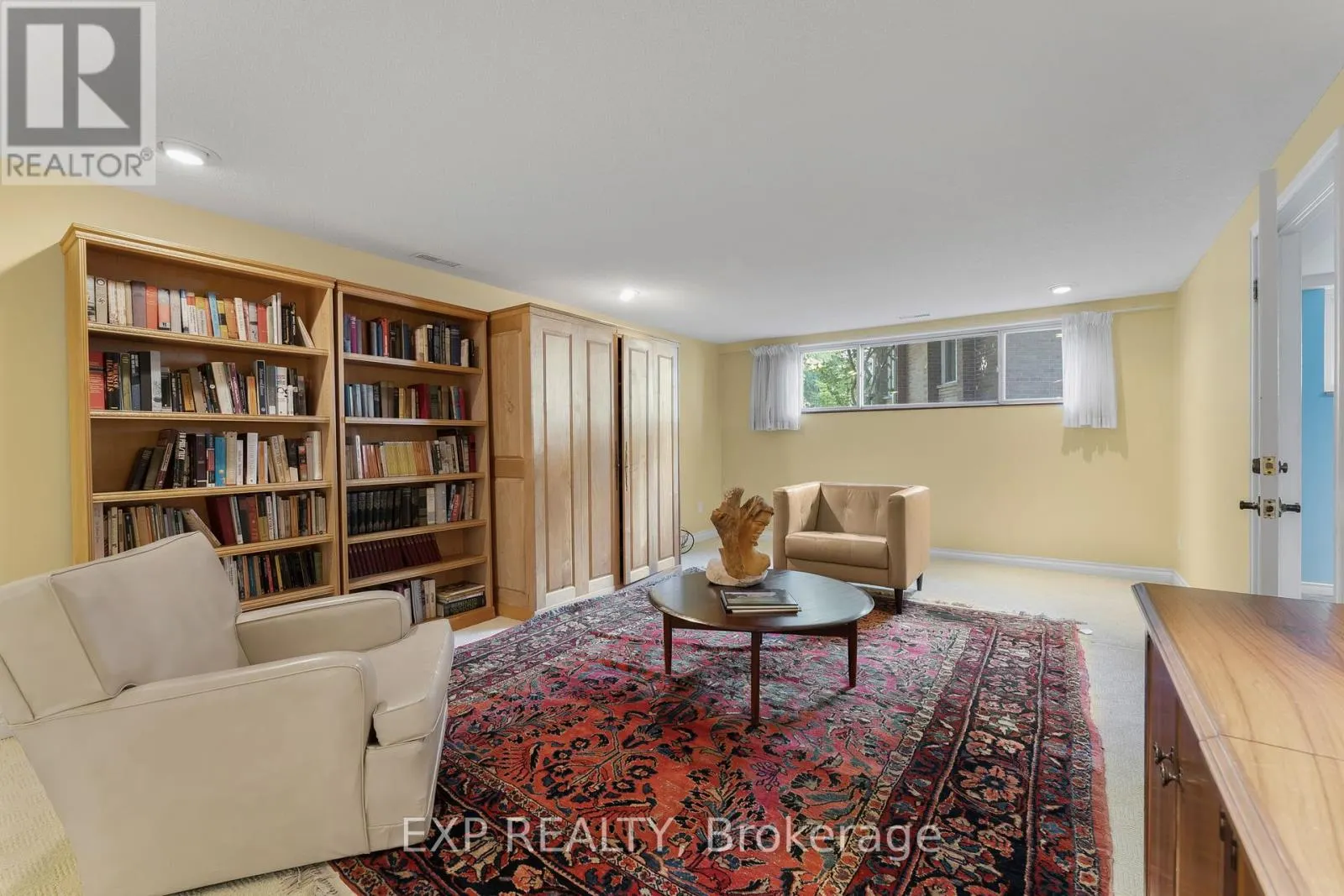 887 MONTGOMERY DRIVE