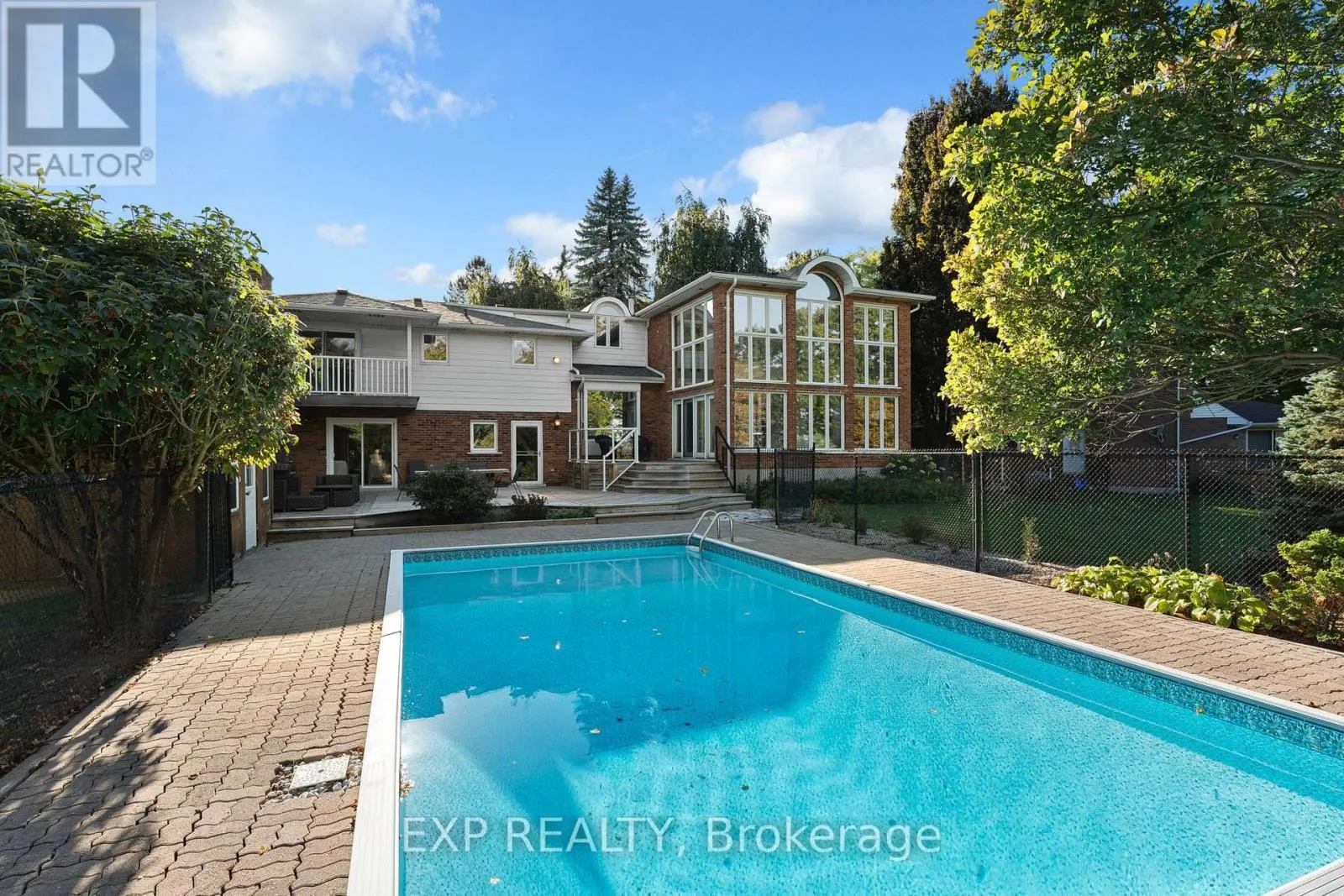 887 MONTGOMERY DRIVE