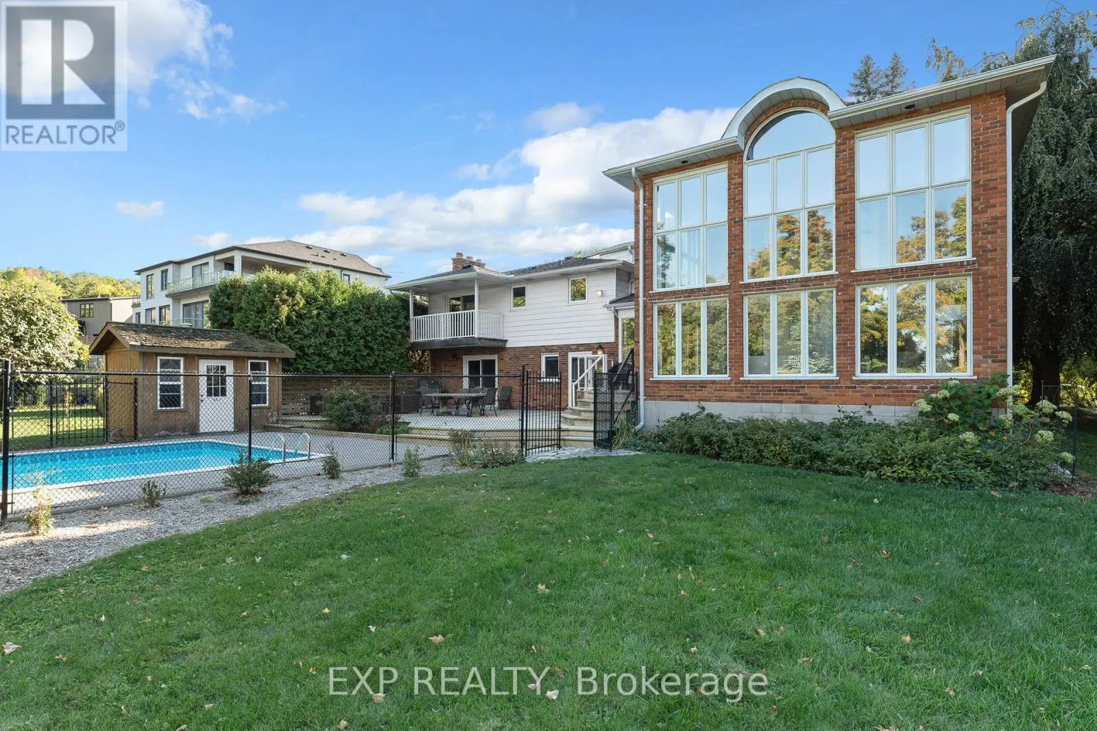 887 MONTGOMERY DRIVE