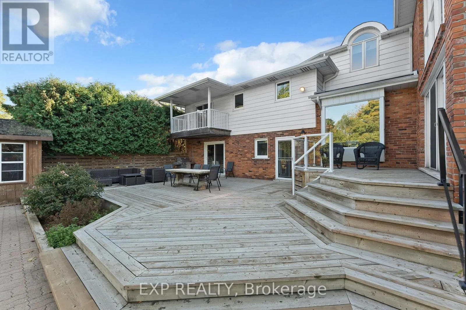 887 MONTGOMERY DRIVE