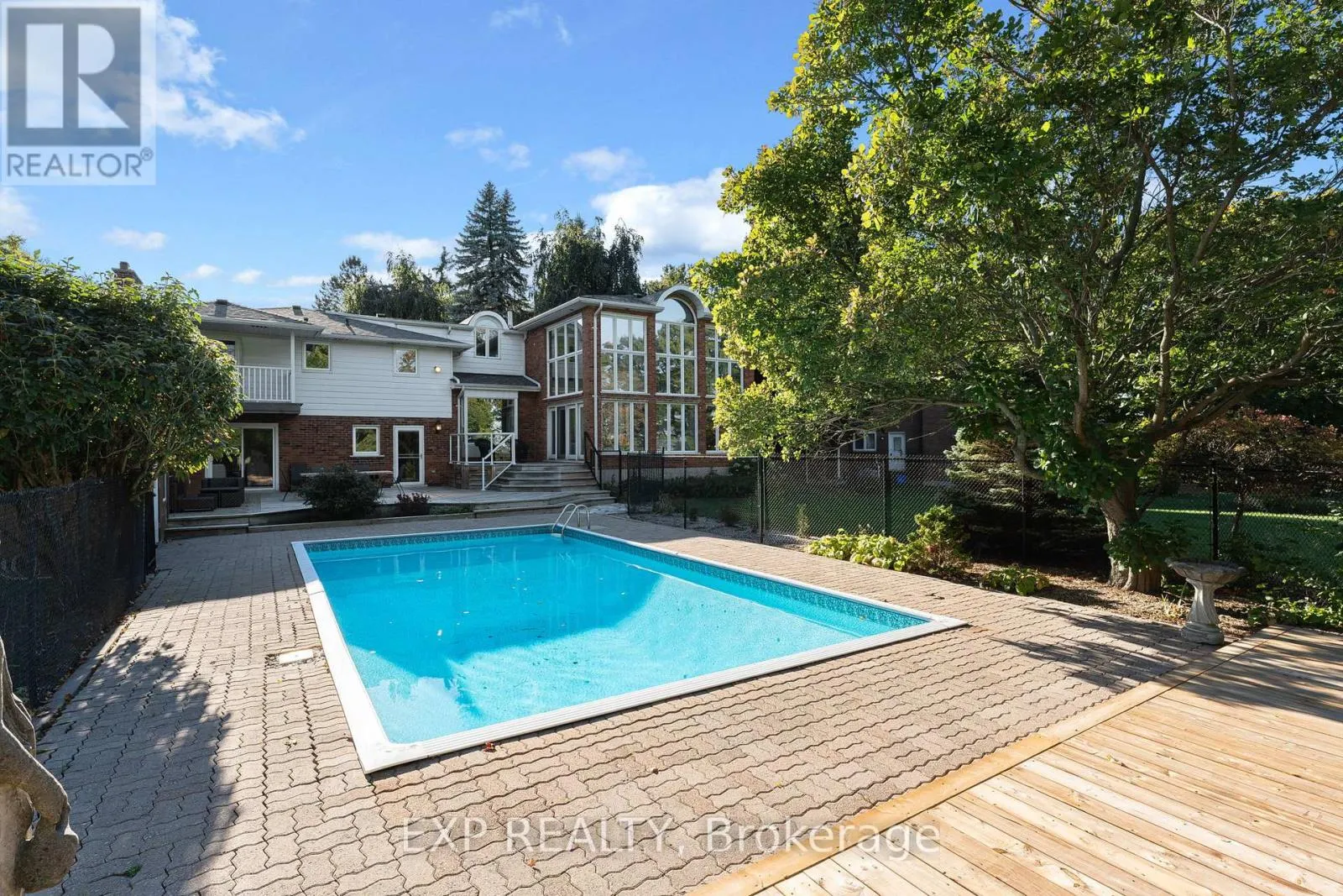 887 MONTGOMERY DRIVE