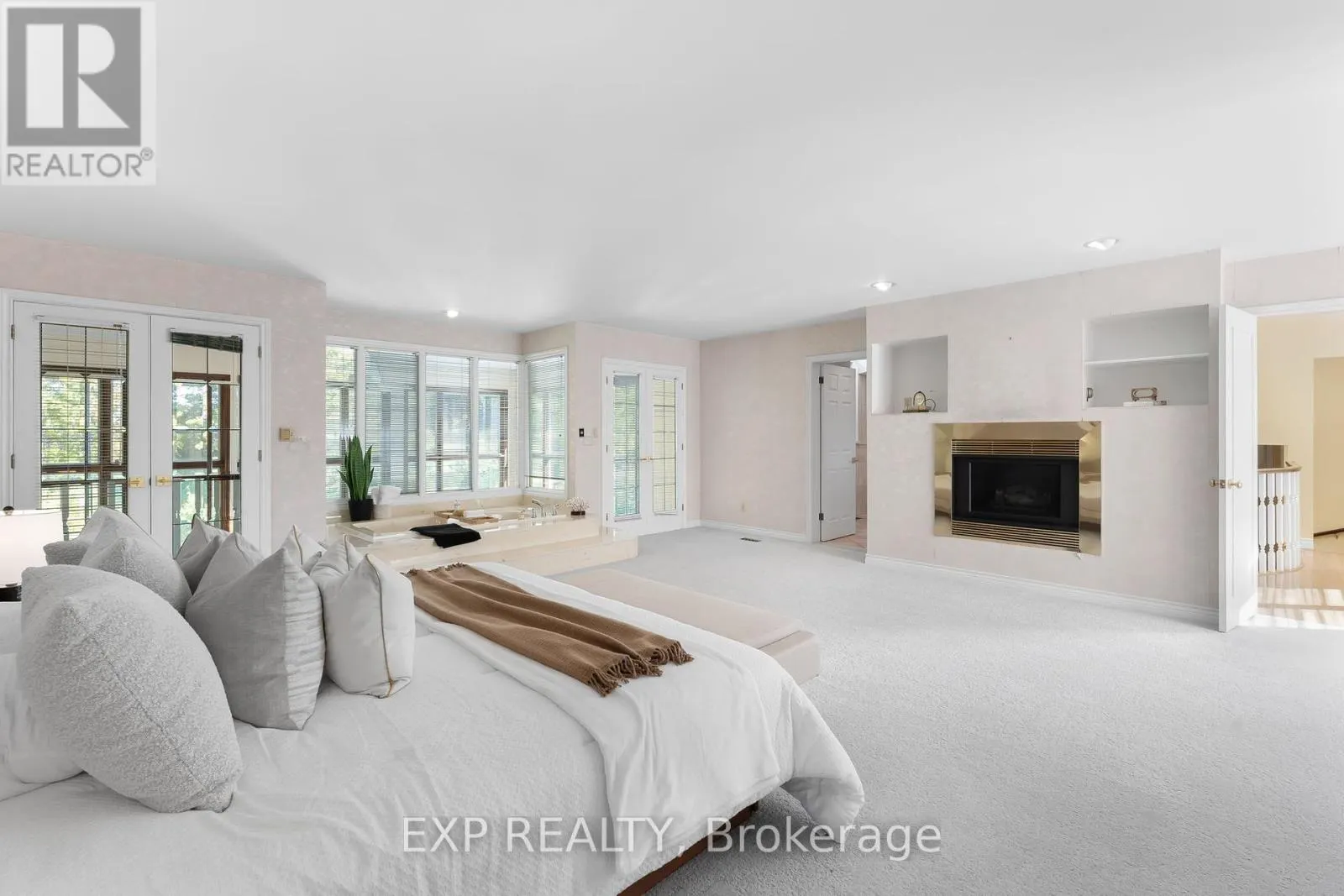 887 MONTGOMERY DRIVE