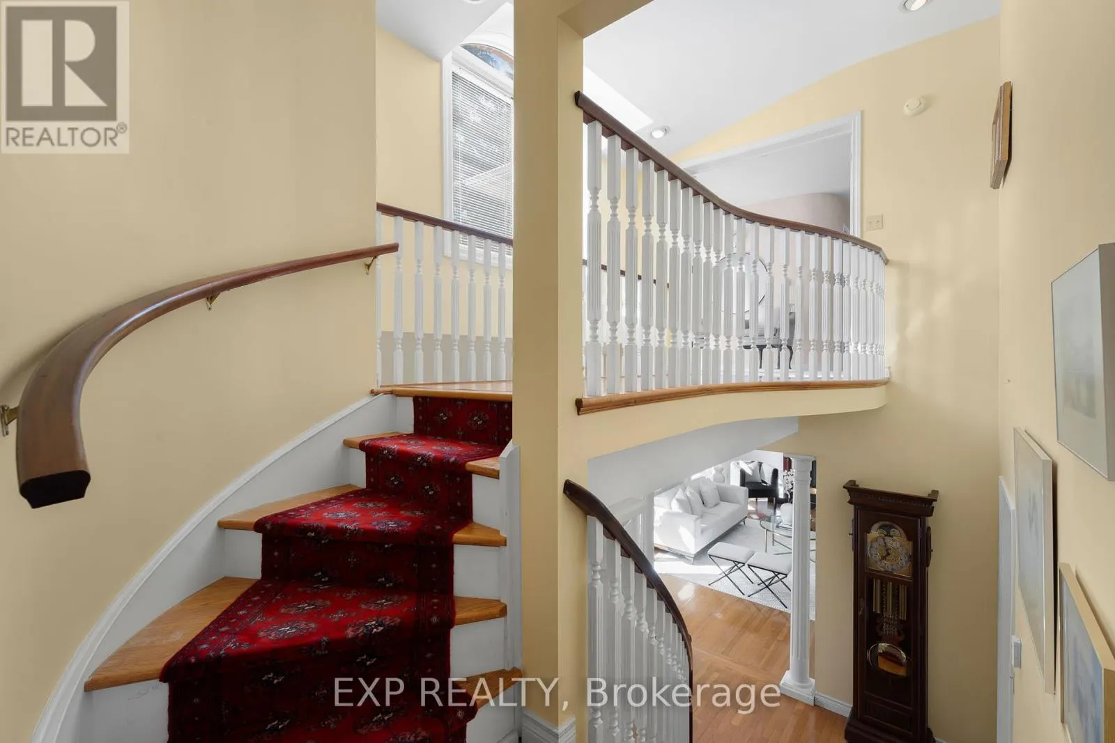 887 MONTGOMERY DRIVE