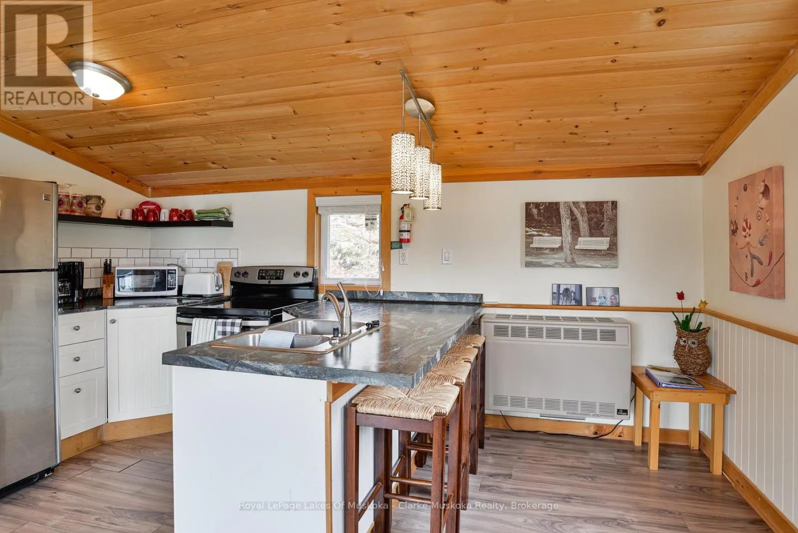 7 - 7 SILVER POINT ROAD, #7