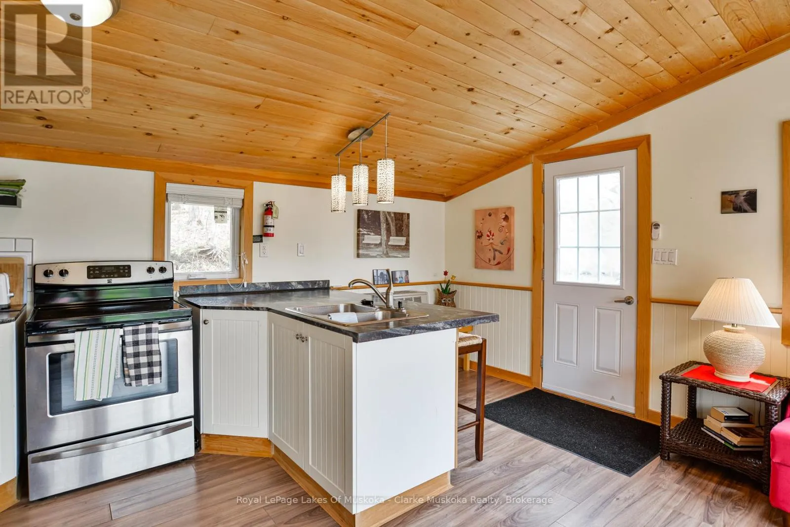 7 - 7 SILVER POINT ROAD, #7
