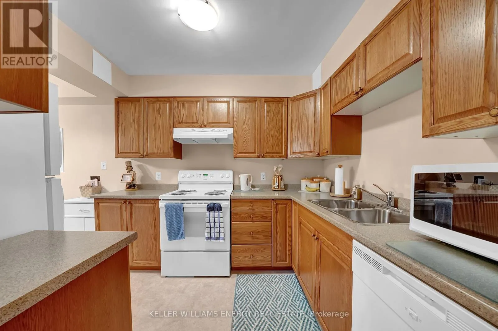 208 - 841 BATTELL STREET, #208