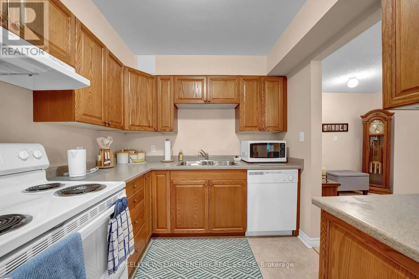 208 - 841 BATTELL STREET, #208
