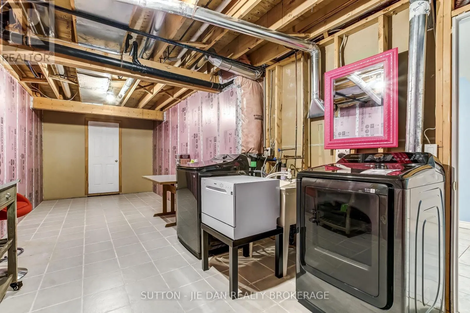 23 - 1574 RICHMOND STREET, #23