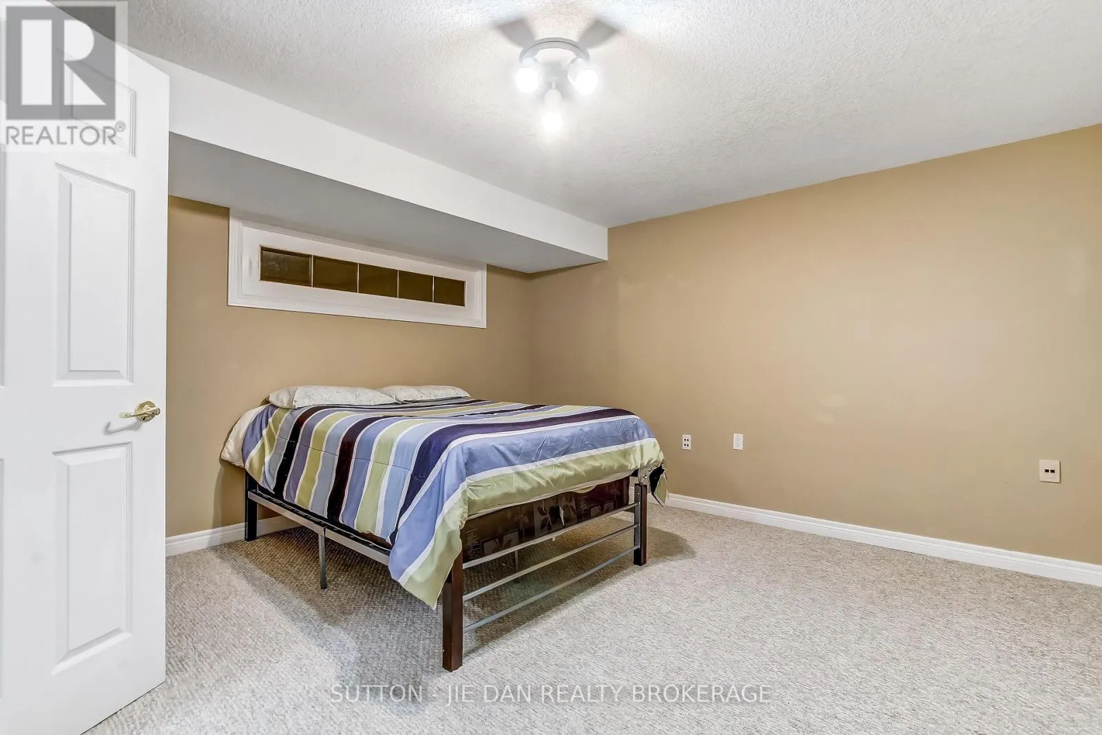 23 - 1574 RICHMOND STREET, #23