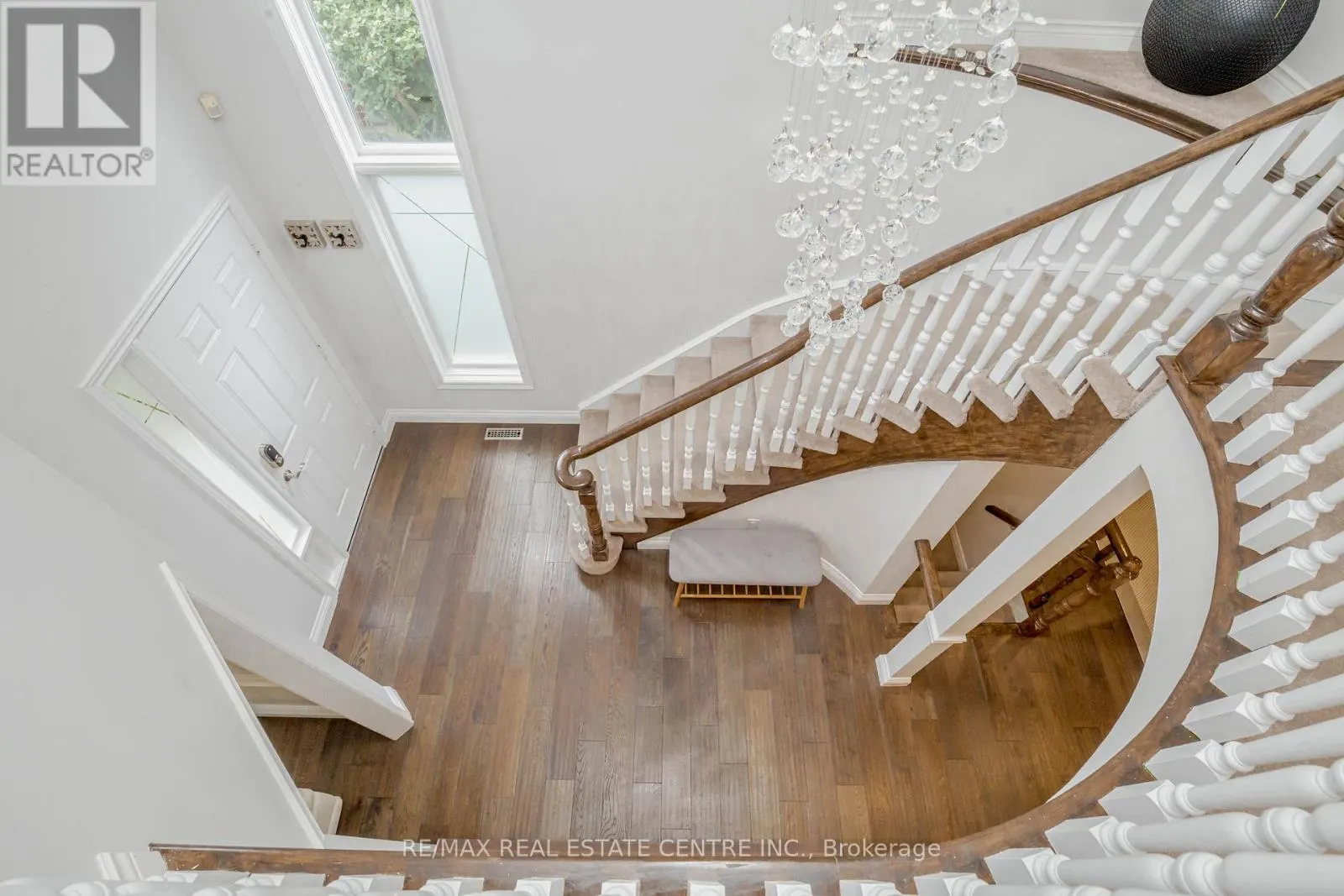 33 STRATHROY CRESCENT