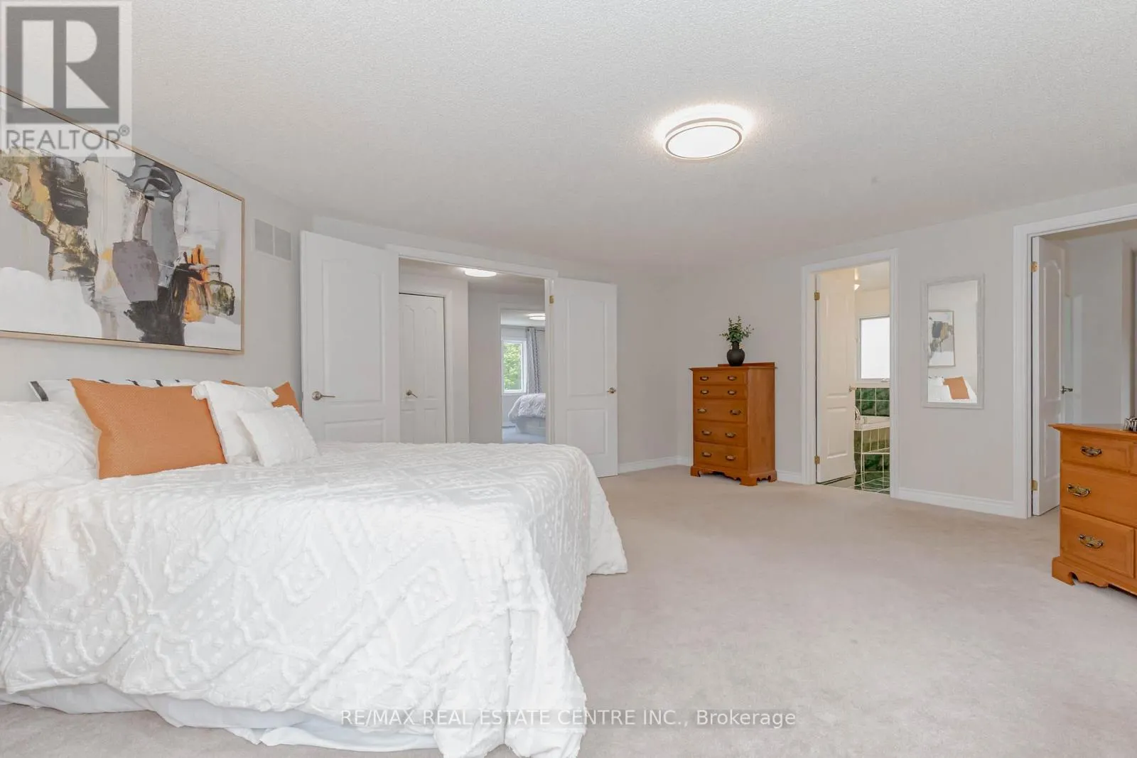 33 STRATHROY CRESCENT