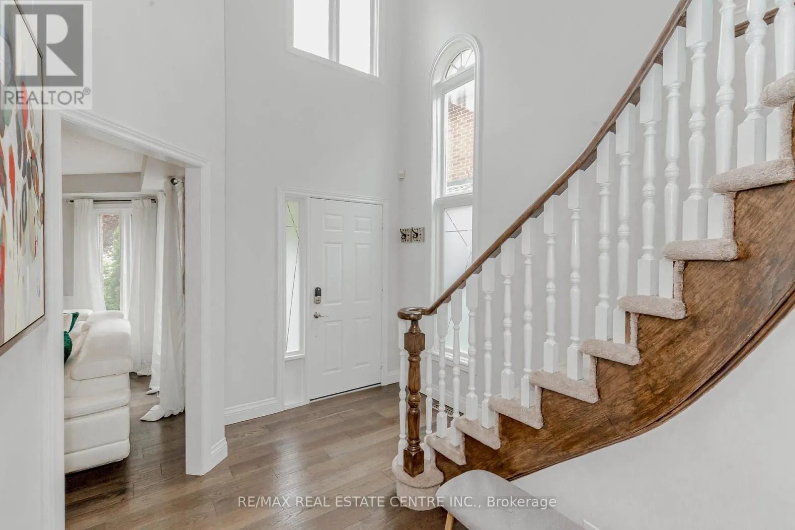 33 STRATHROY CRESCENT