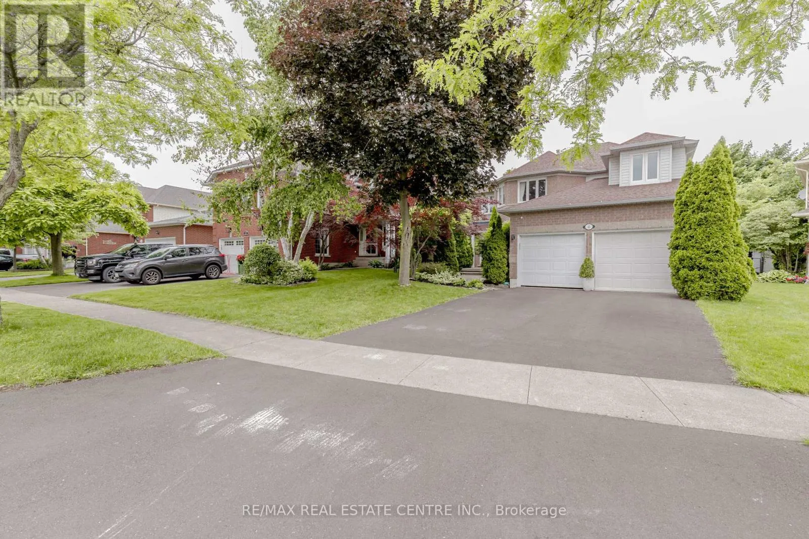 33 STRATHROY CRESCENT